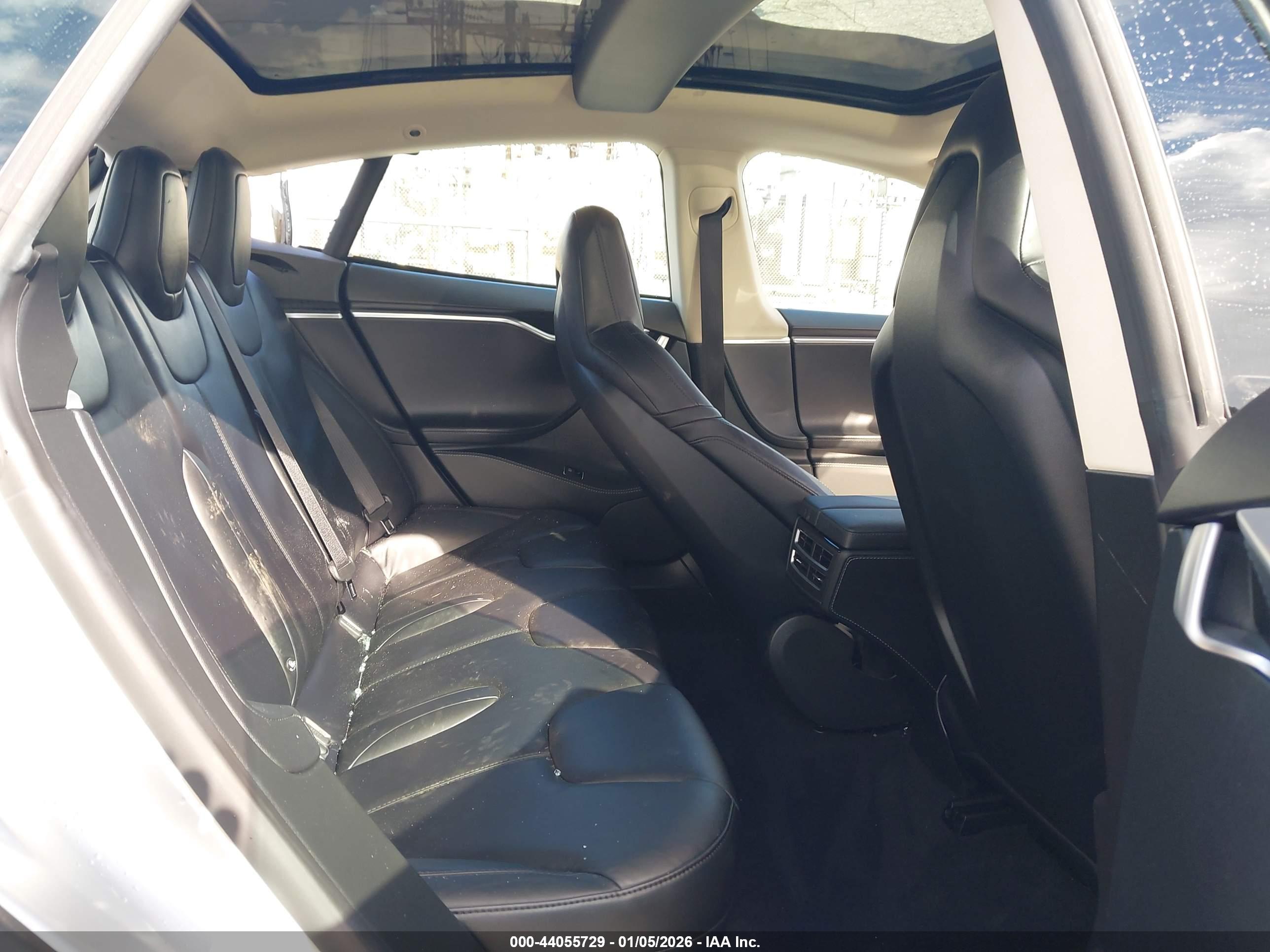 TESLA MODEL image 8