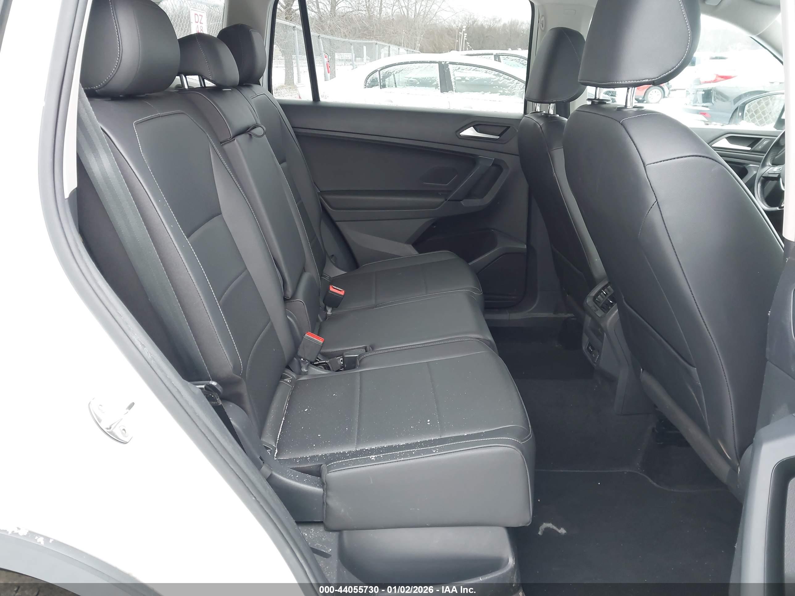 VOLKSWAGEN TIGUAN image 8