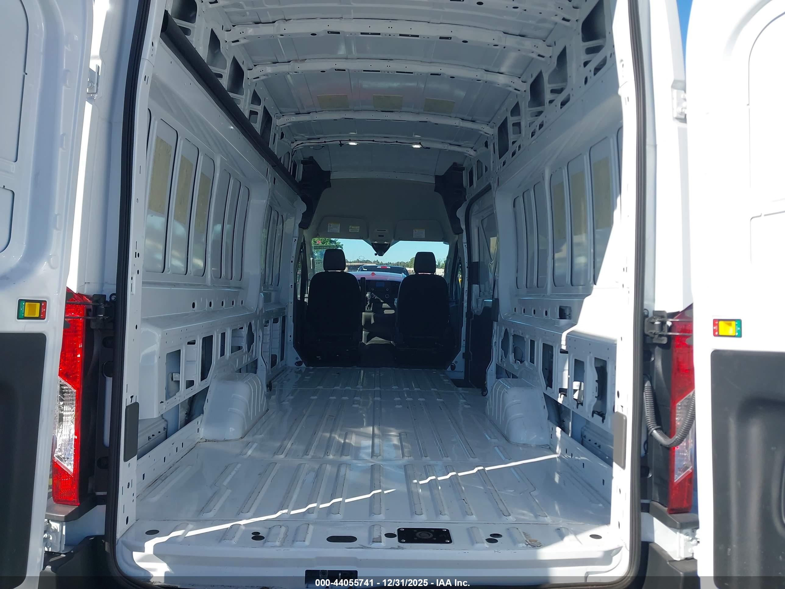 FORD TRANSIT-250 image 8