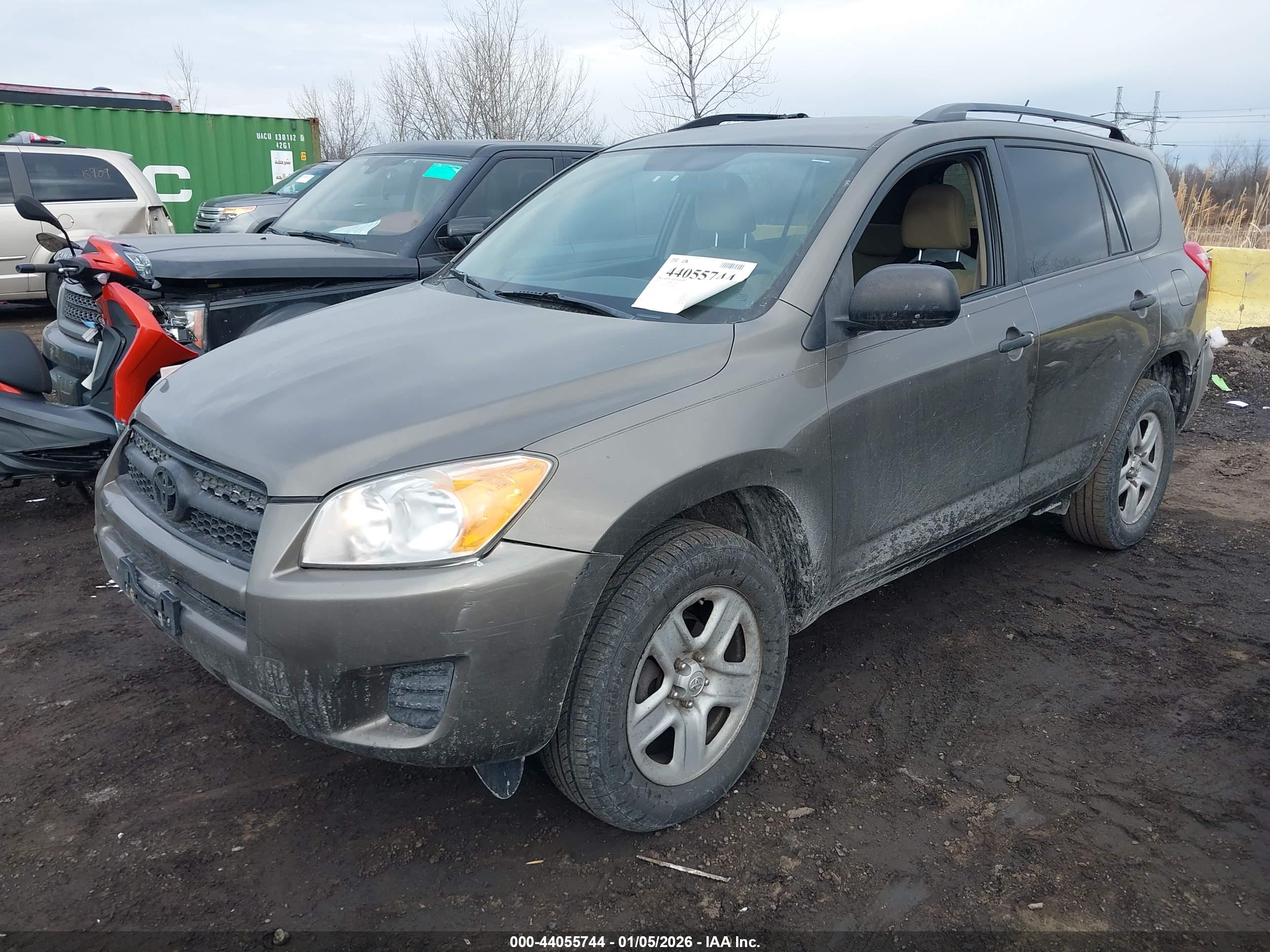 TOYOTA RAV4 image 2