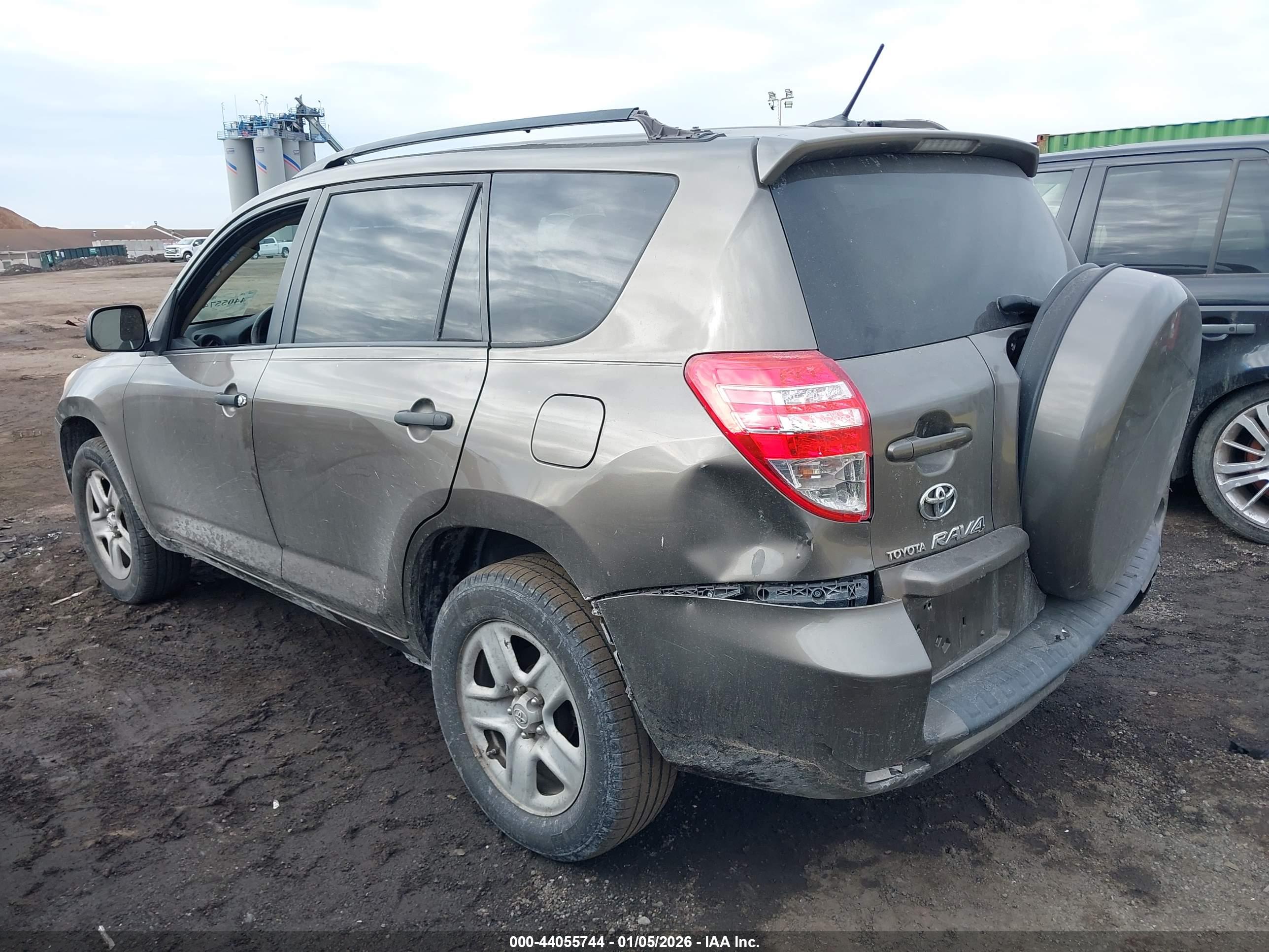 TOYOTA RAV4 image 3