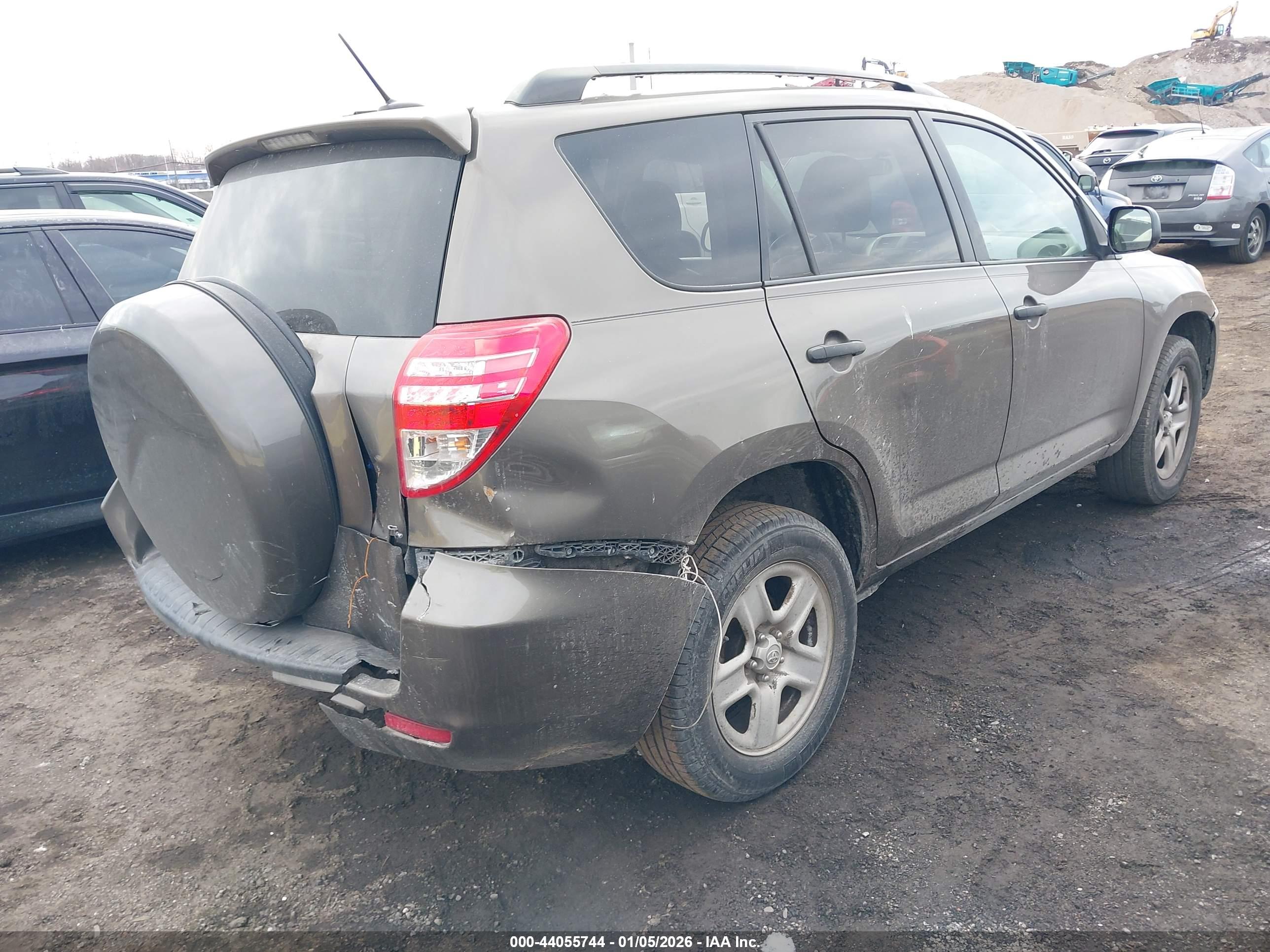 TOYOTA RAV4 image 4