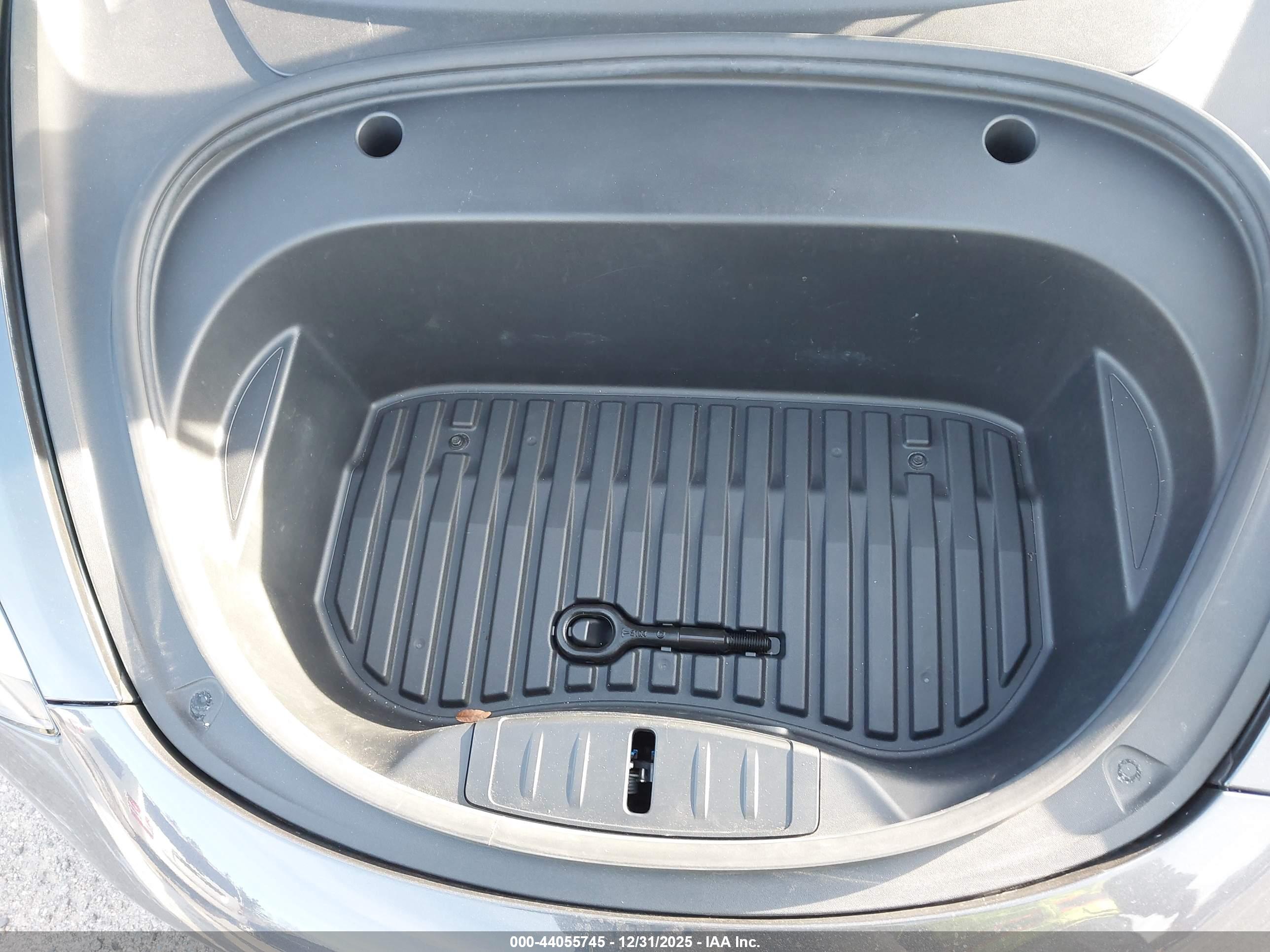 TESLA MODEL image 10