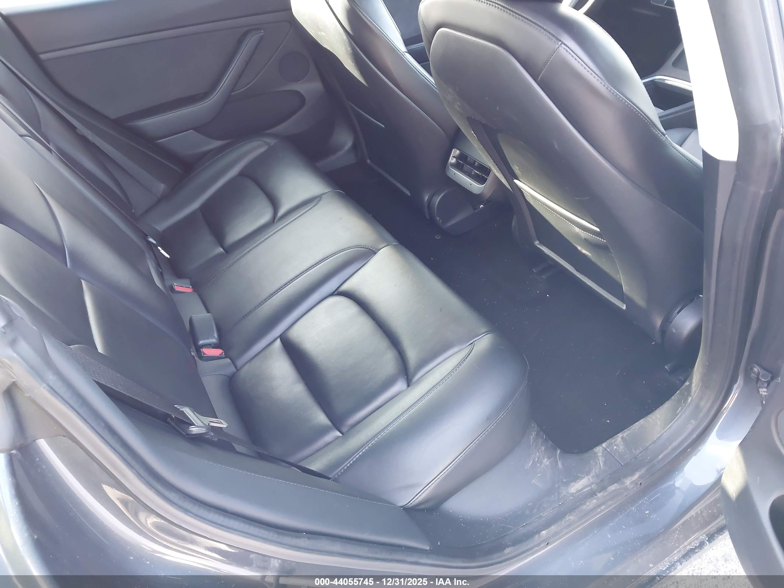 TESLA MODEL image 8