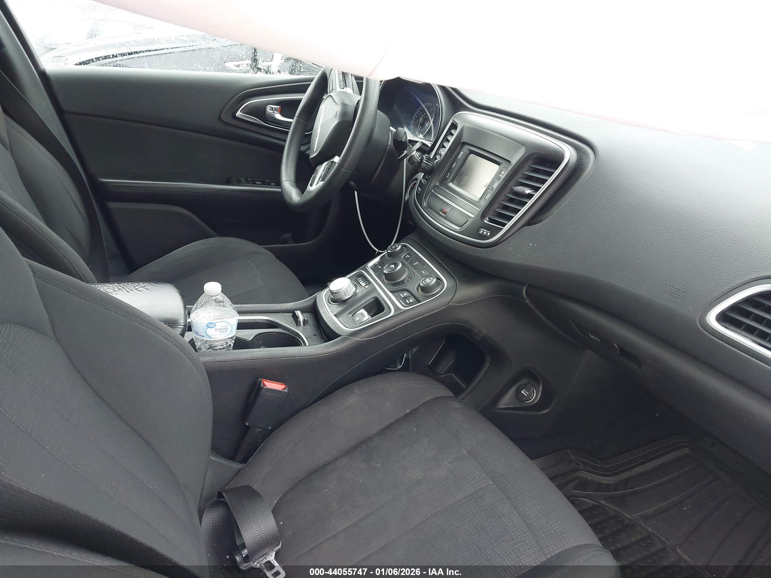 CHRYSLER 200 image 5