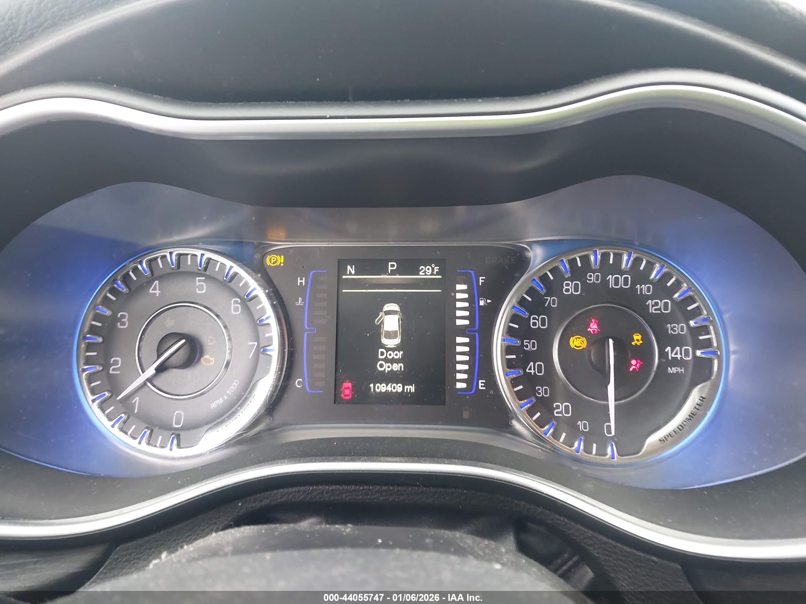 CHRYSLER 200 image 7
