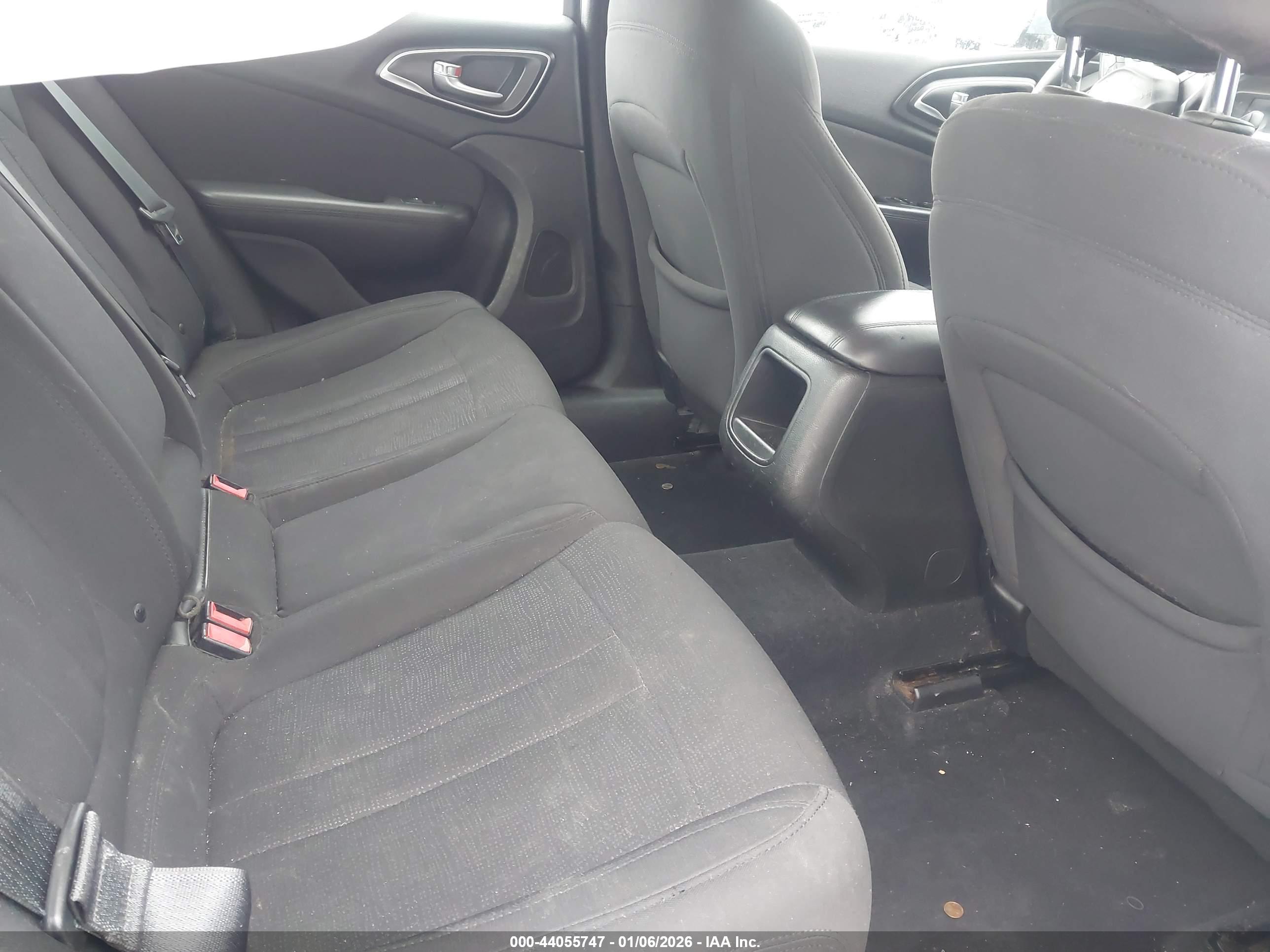 CHRYSLER 200 image 8