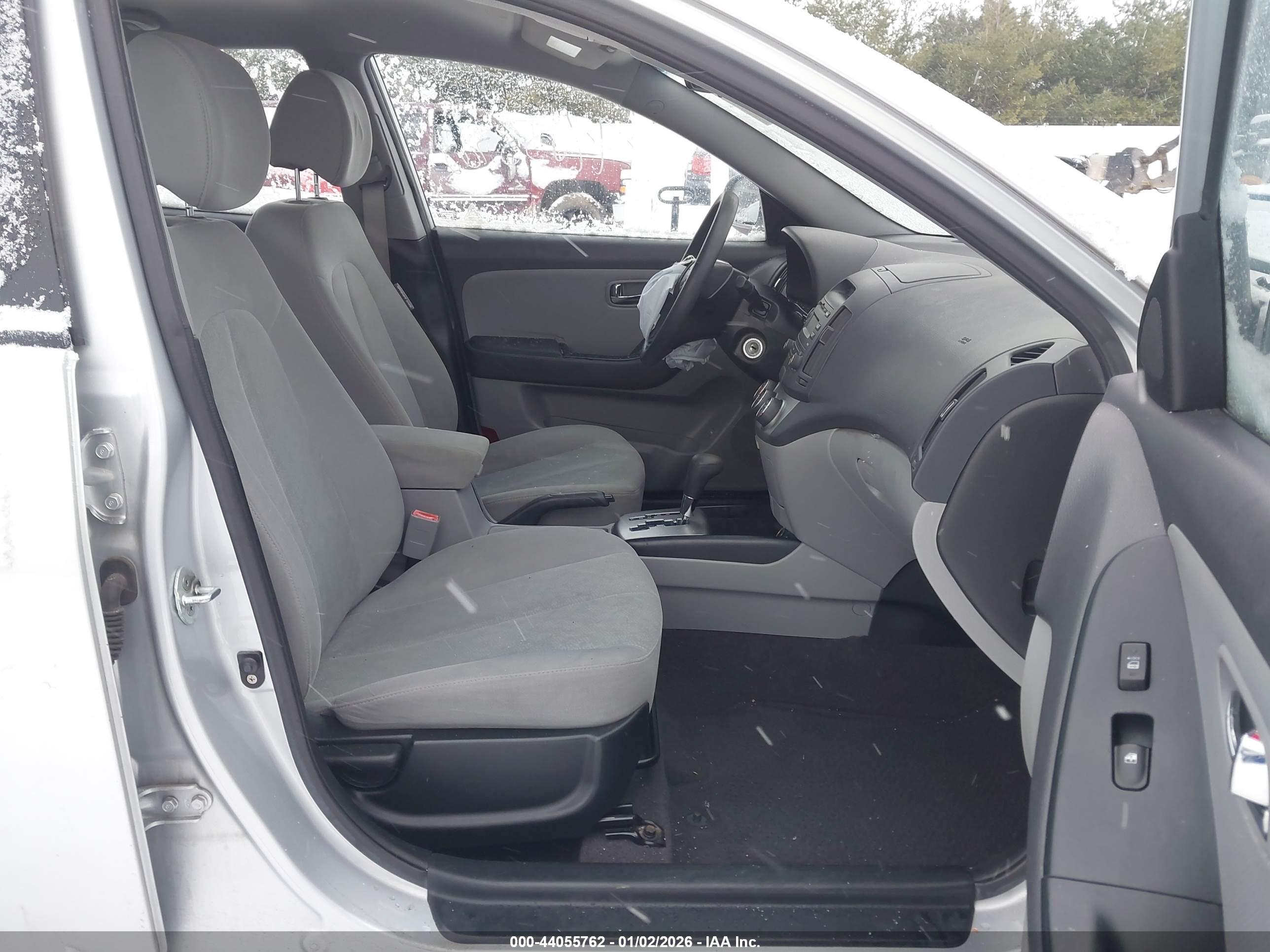 HYUNDAI ELANTRA image 5