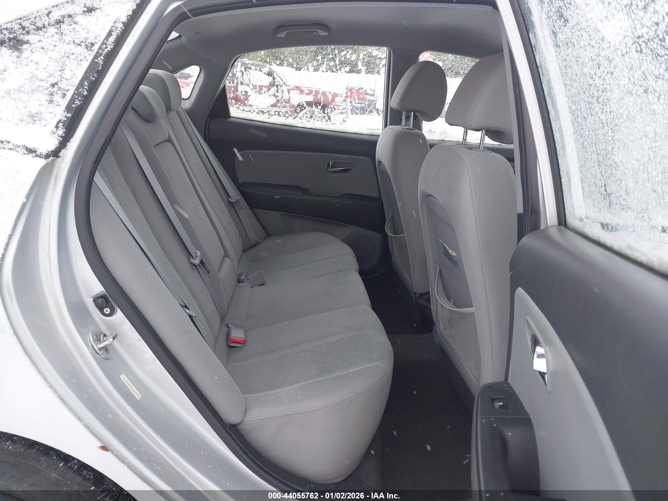 HYUNDAI ELANTRA image 8