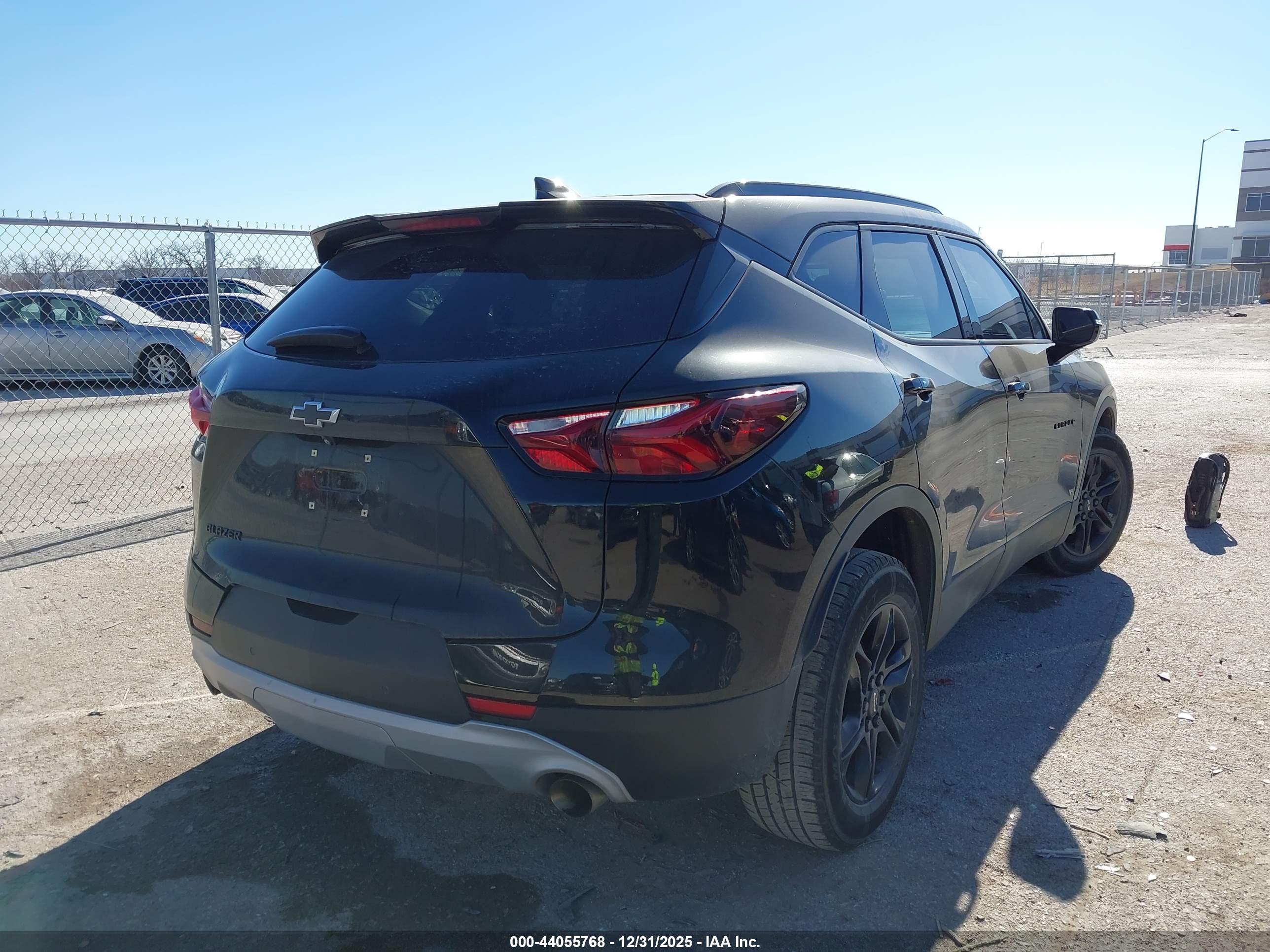 CHEVROLET BLAZER image 4