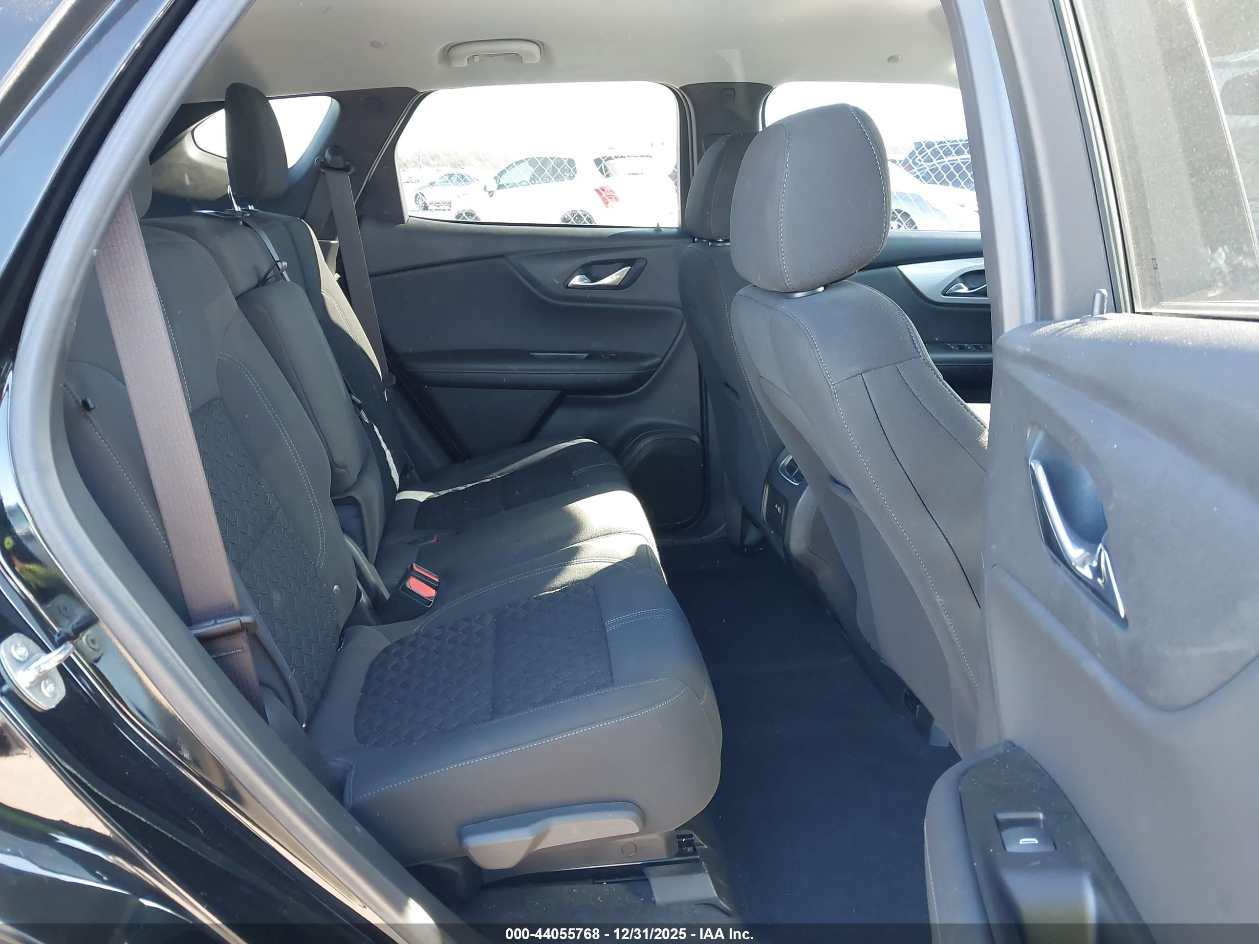 CHEVROLET BLAZER image 8