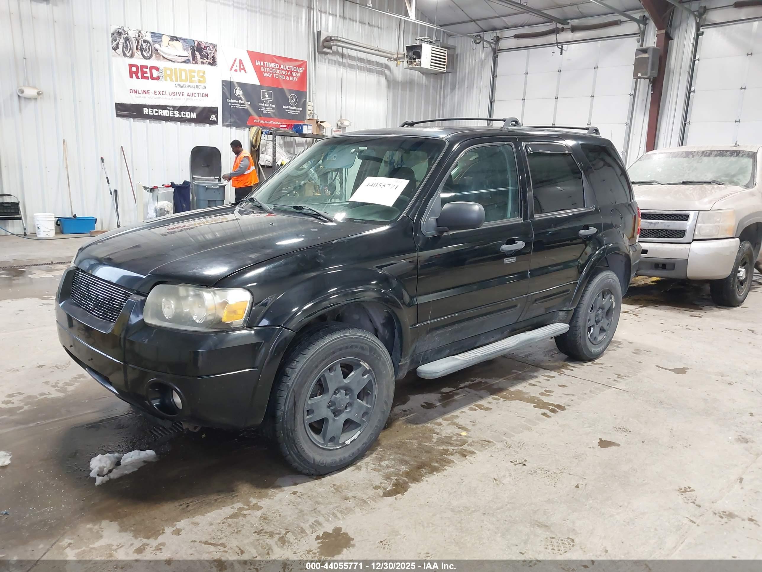 FORD ESCAPE image 2