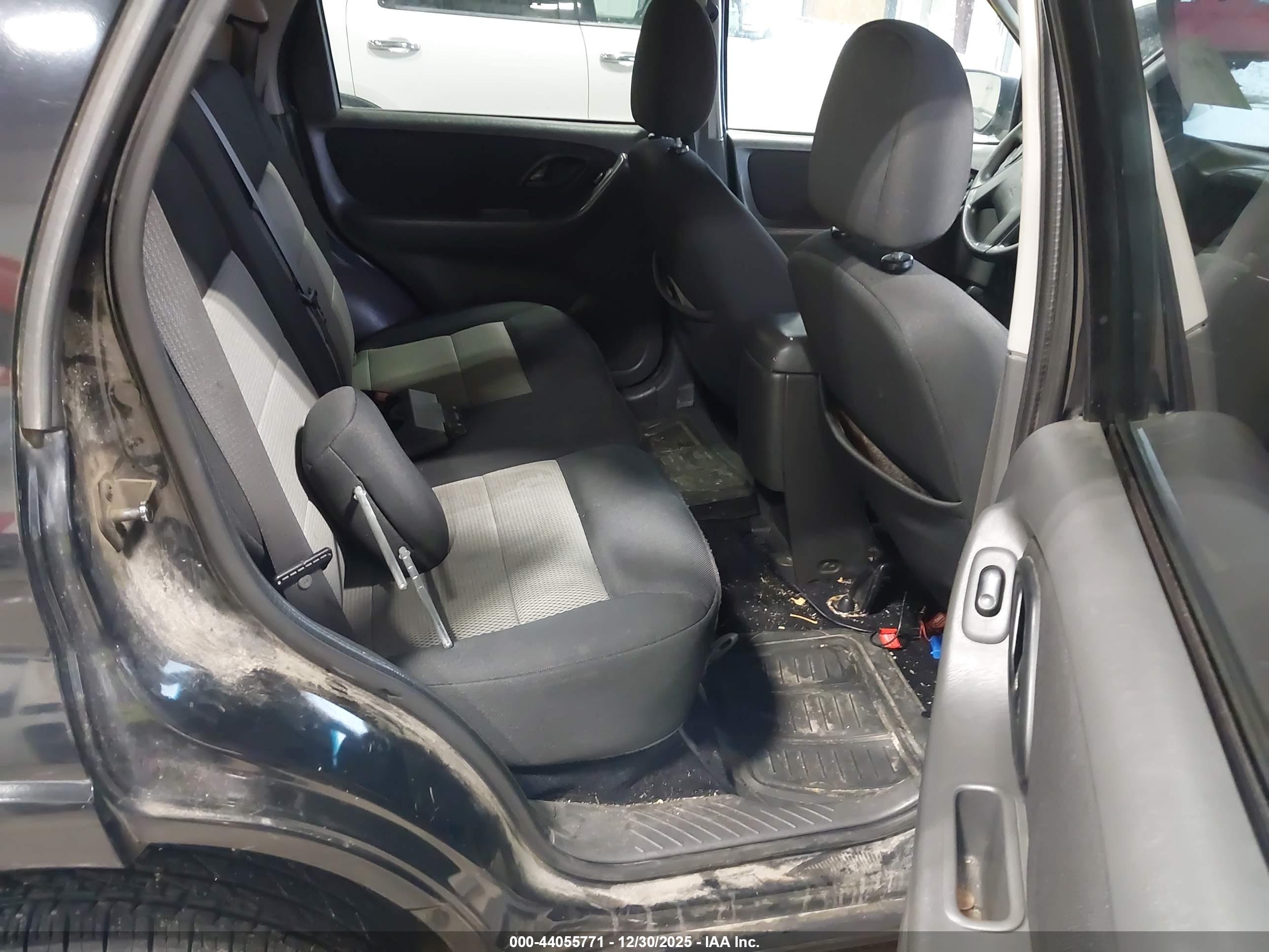 FORD ESCAPE image 8