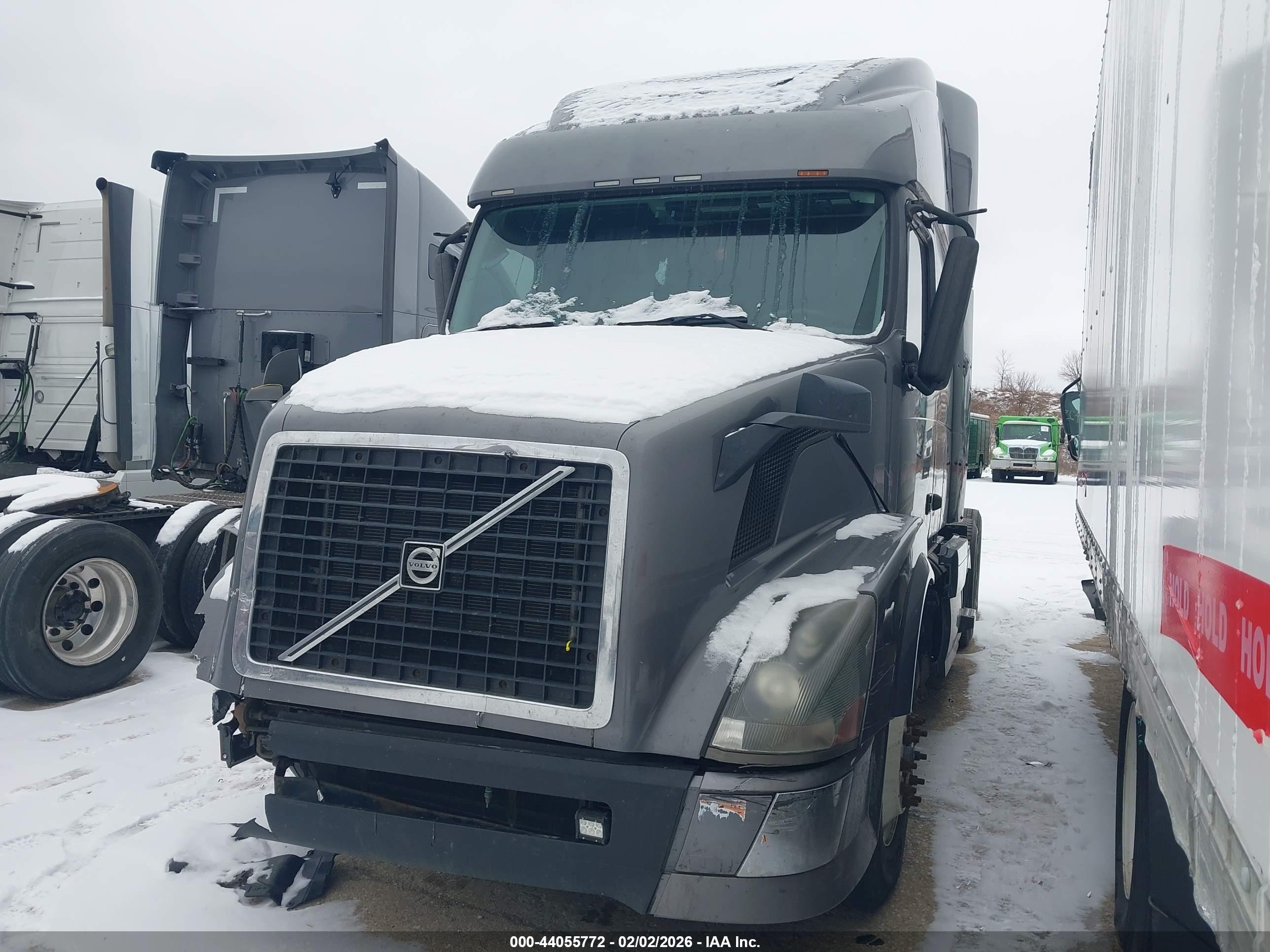 VOLVO VN image 2