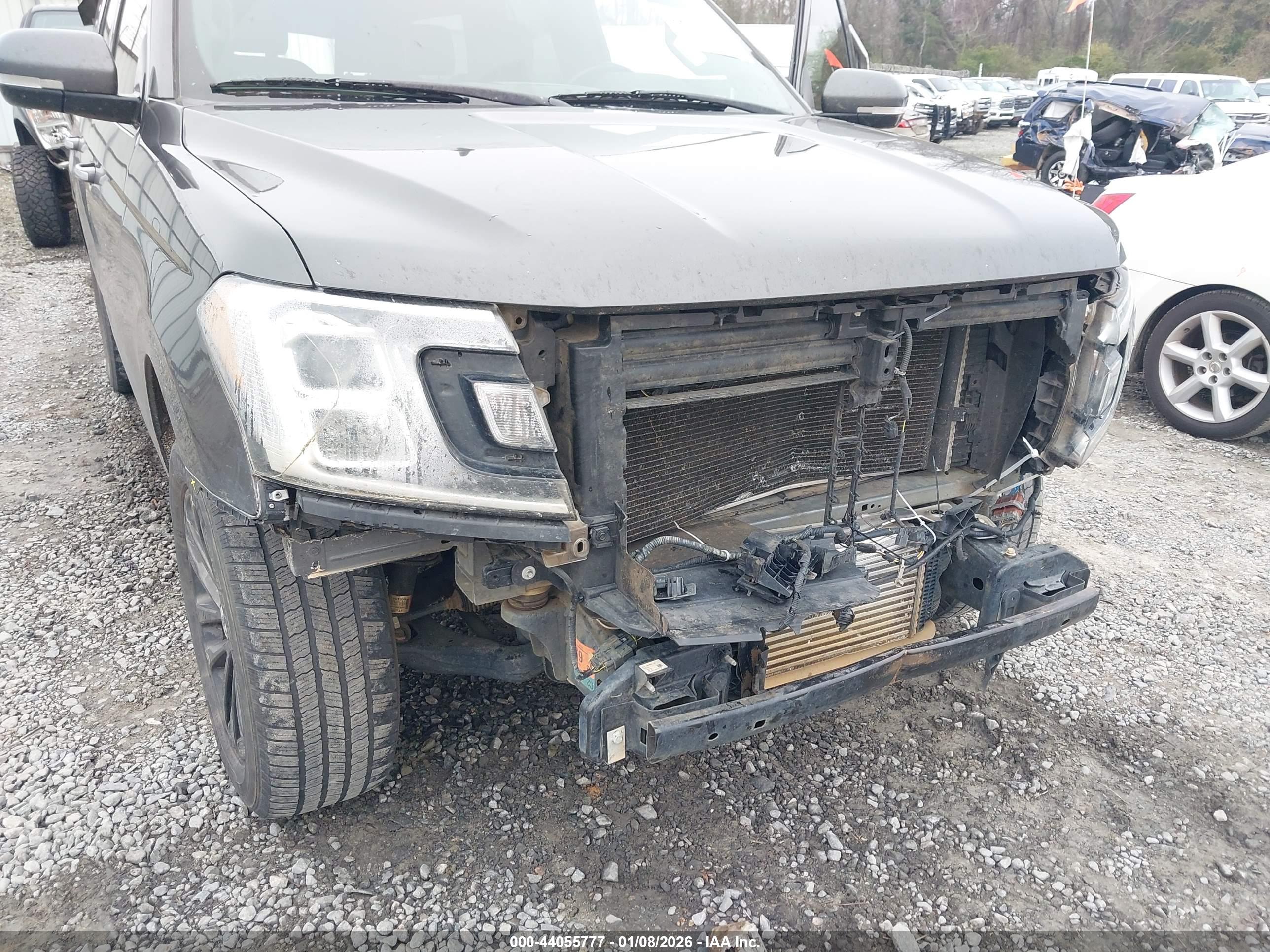 FORD EXPEDITION image 6