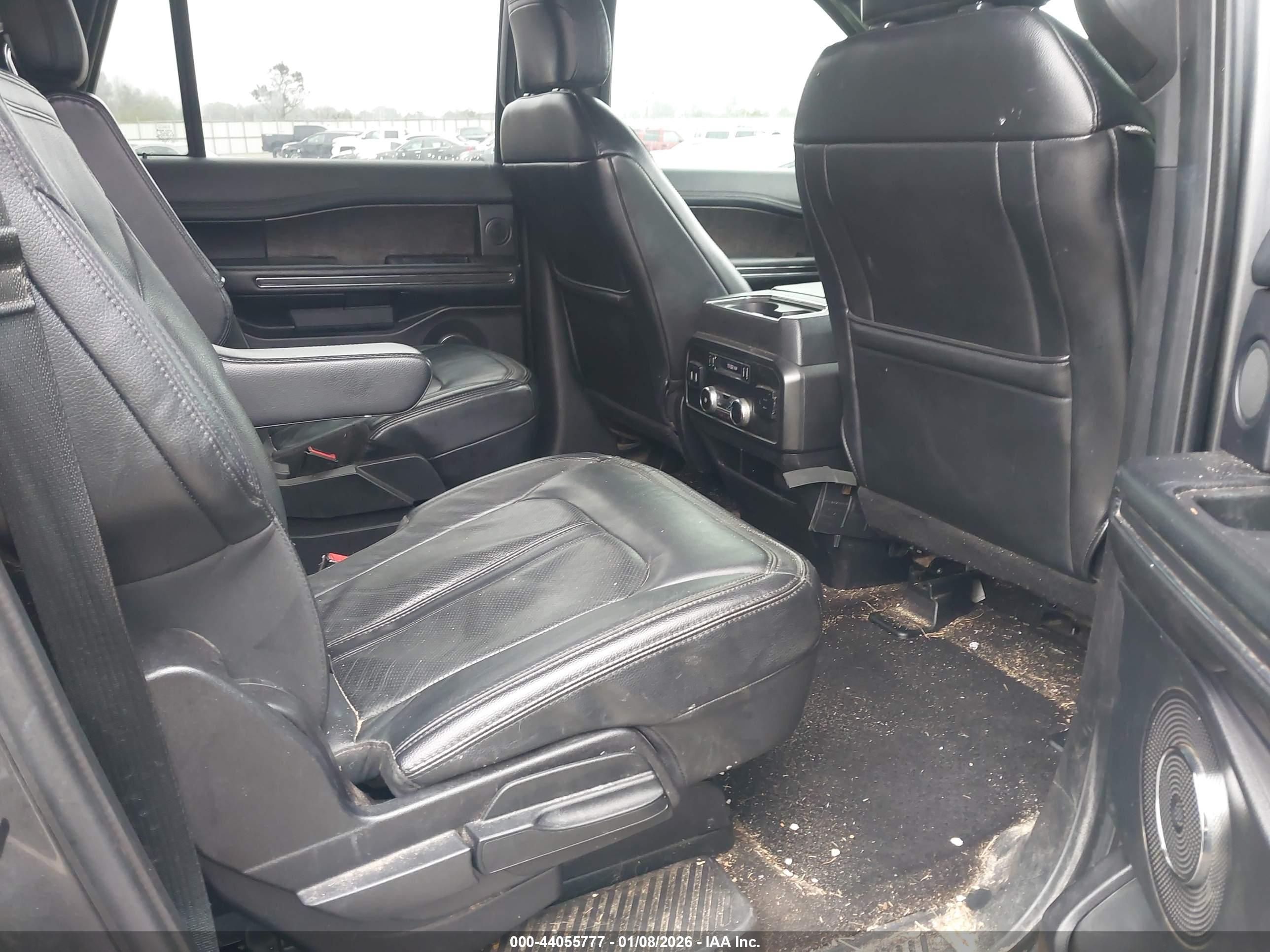 FORD EXPEDITION image 8