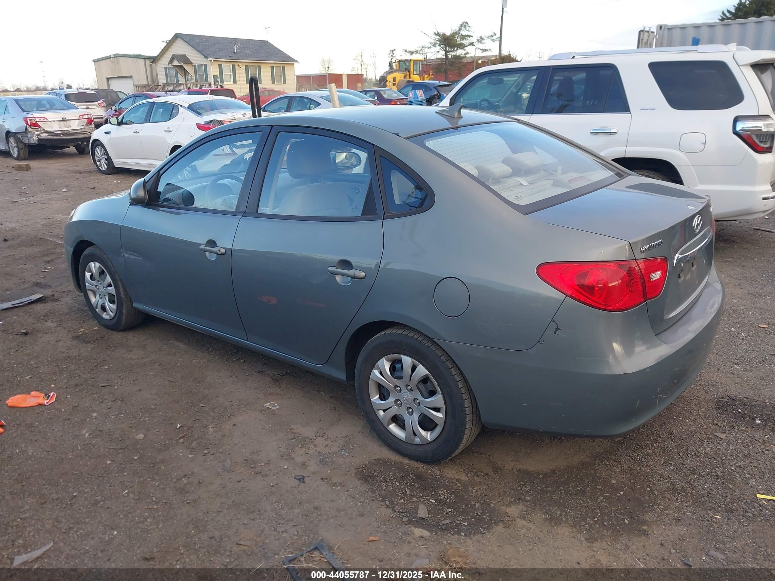 HYUNDAI ELANTRA image 3