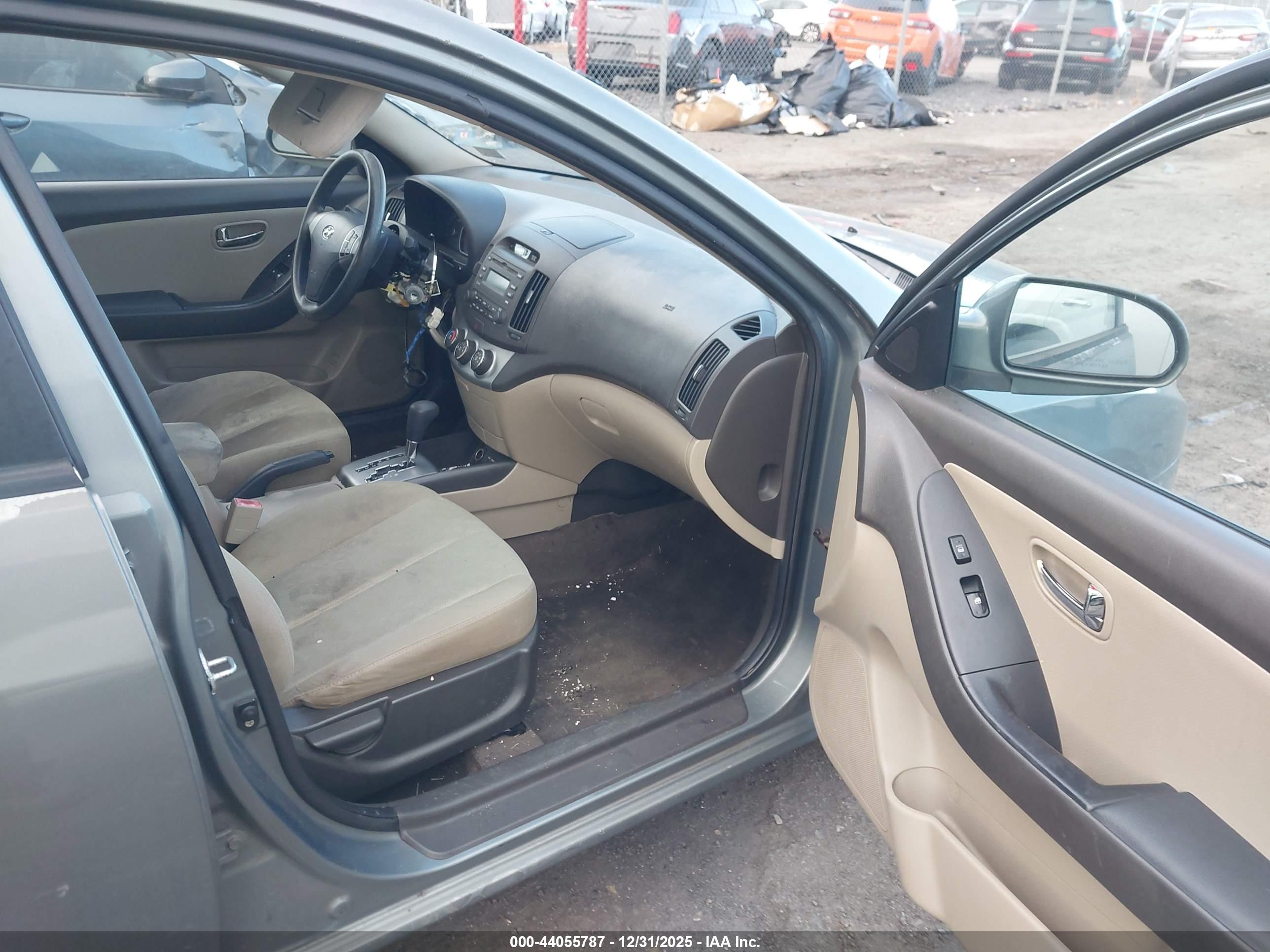 HYUNDAI ELANTRA image 5