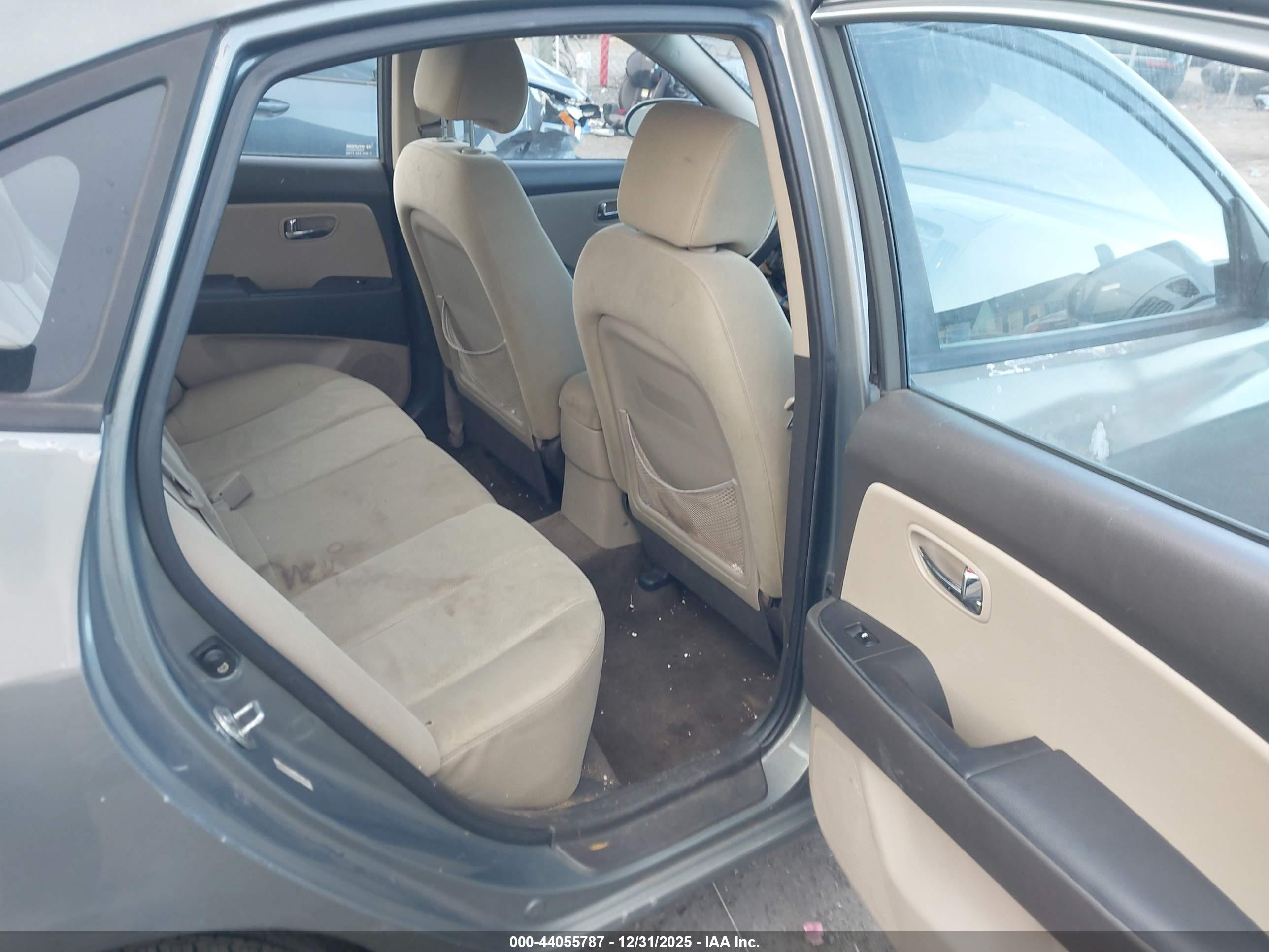 HYUNDAI ELANTRA image 8