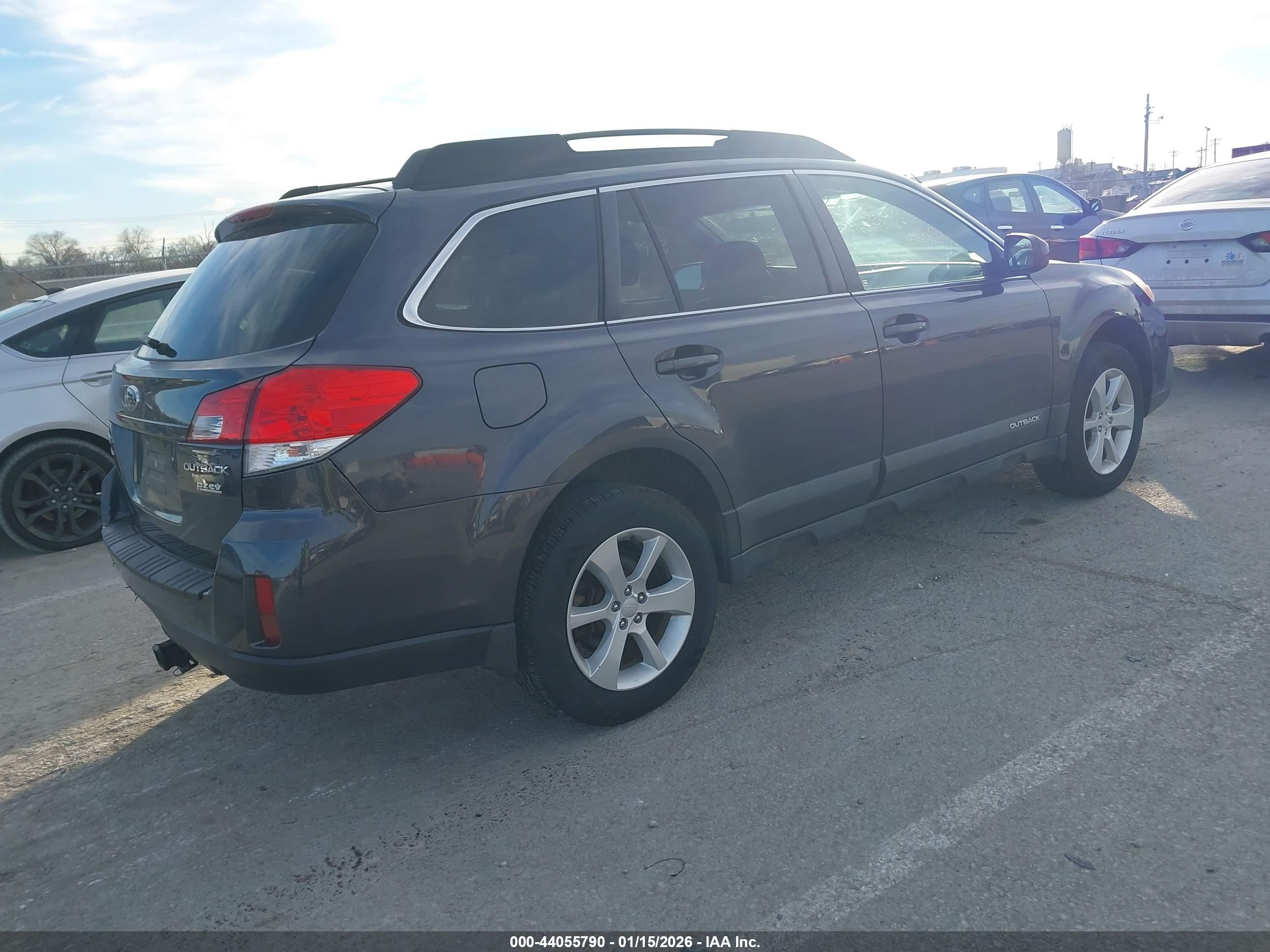 SUBARU OUTBACK image 4