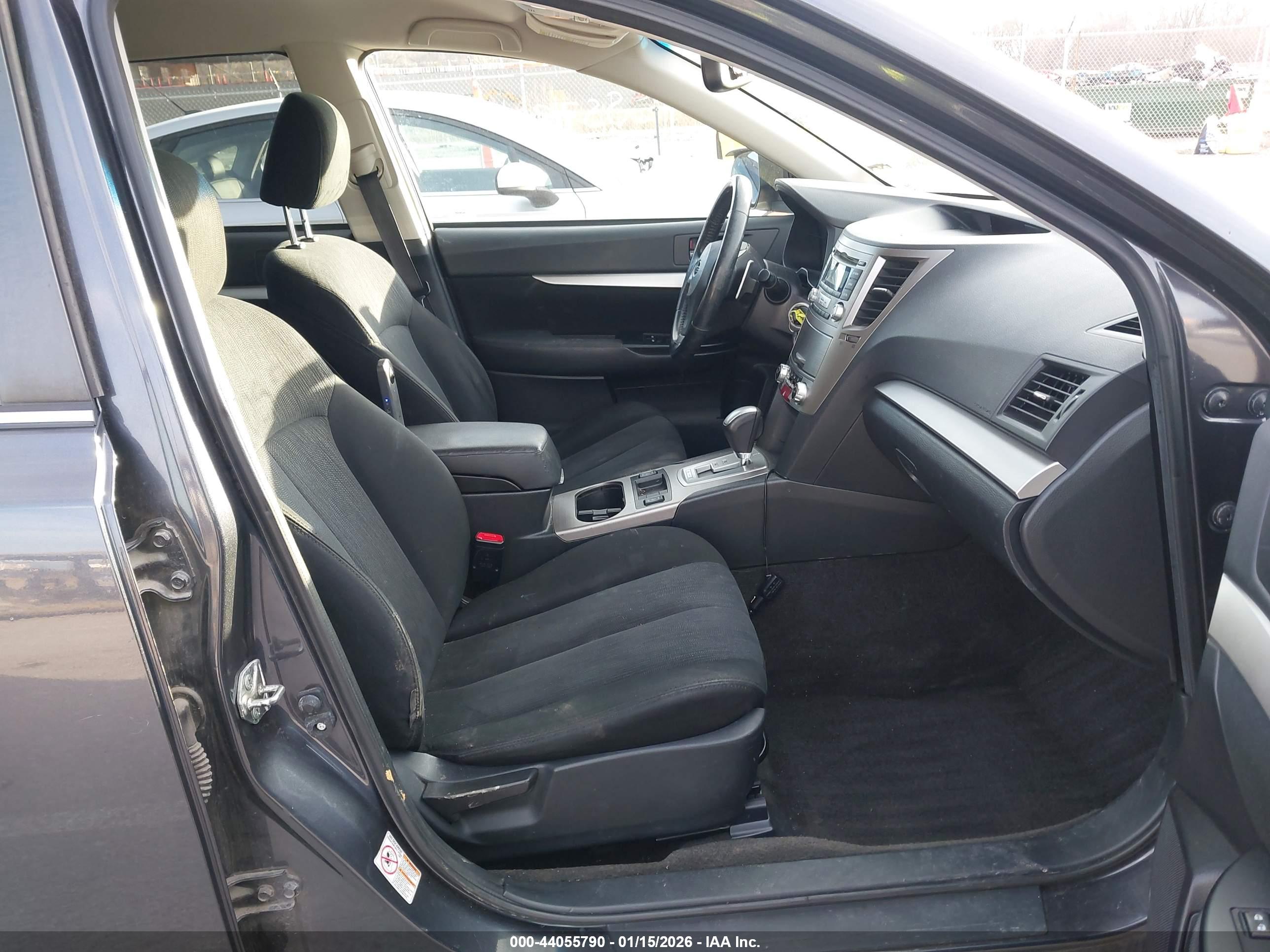 SUBARU OUTBACK image 5