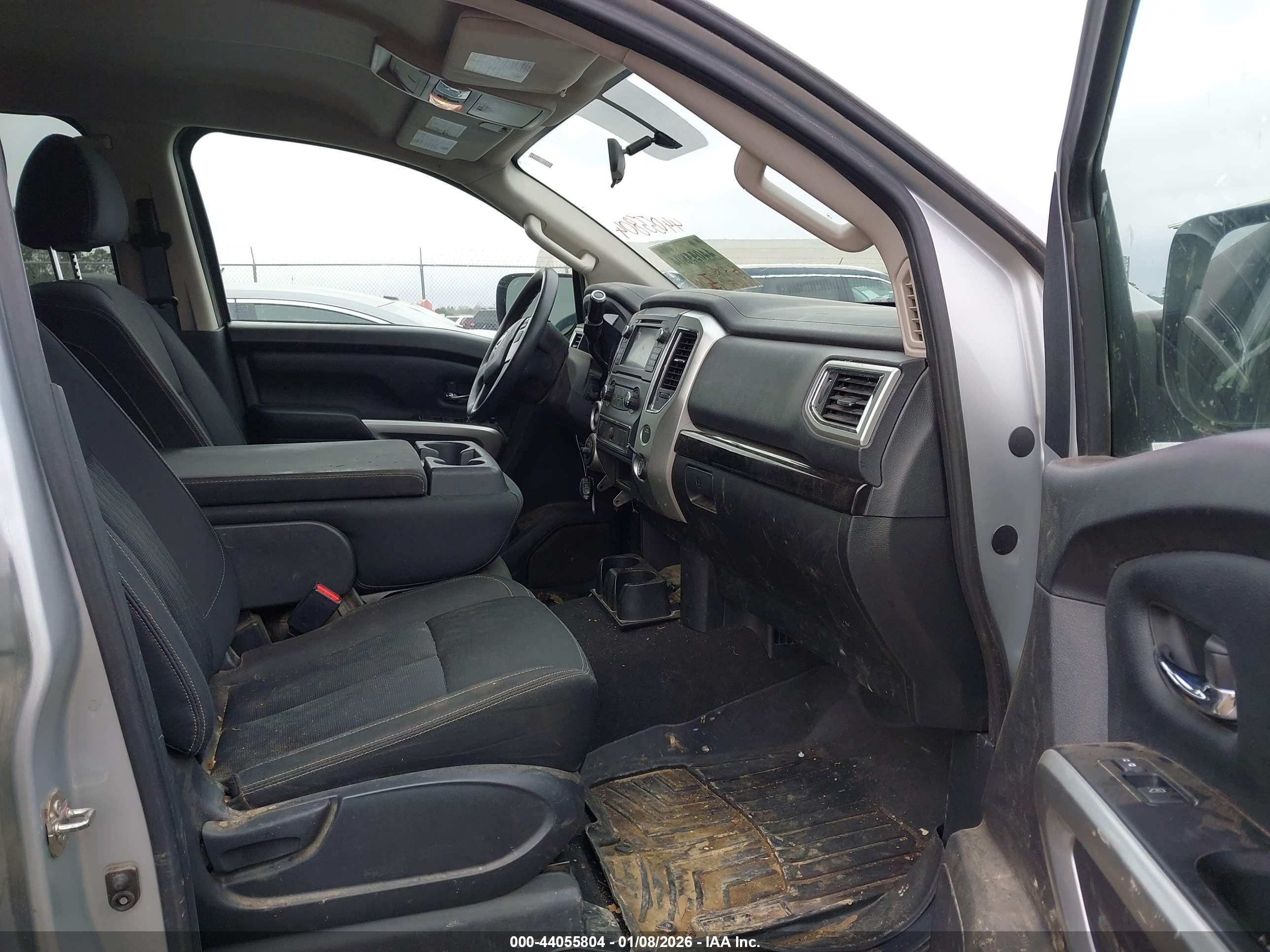 NISSAN TITAN image 5