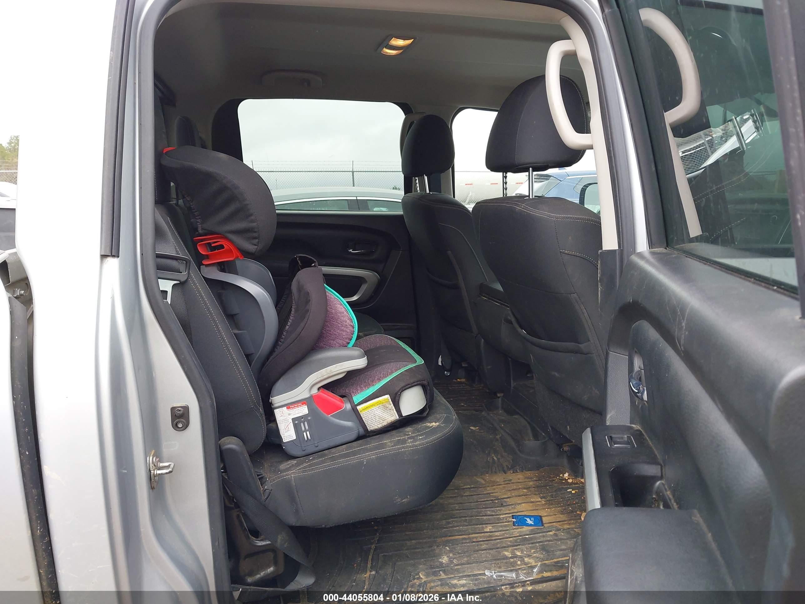 NISSAN TITAN image 8