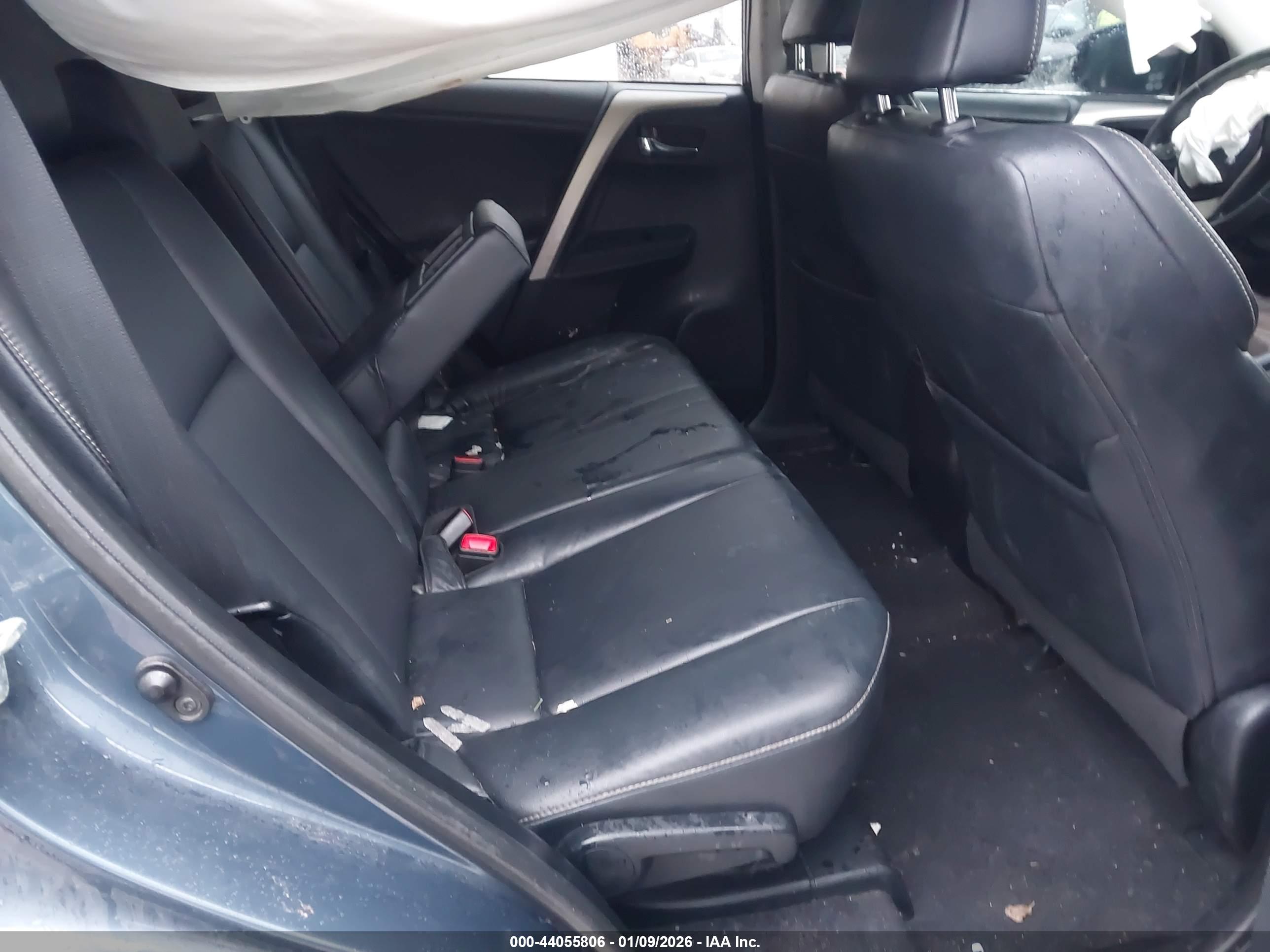 TOYOTA RAV4 image 8