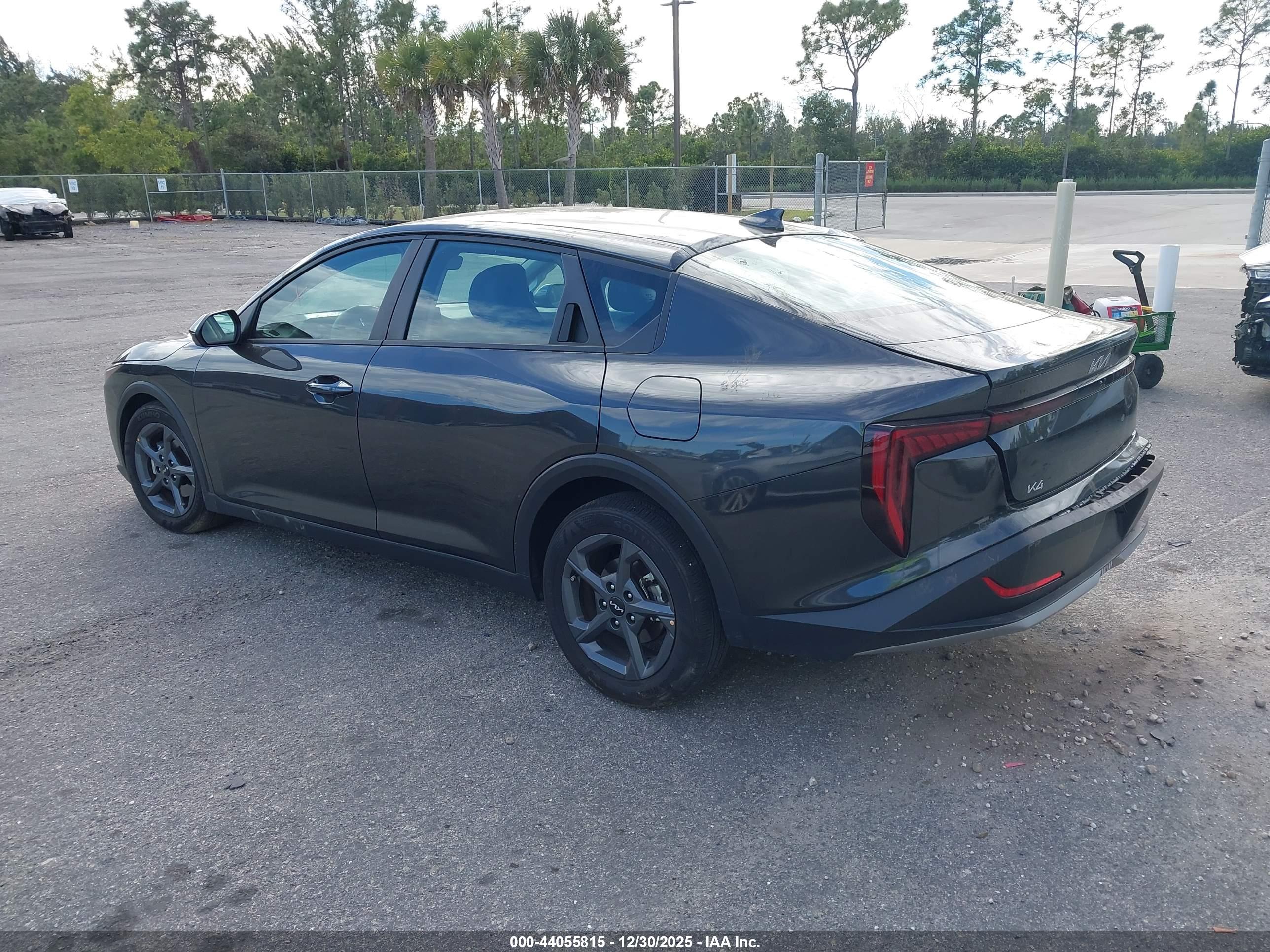 KIA K4 image 3