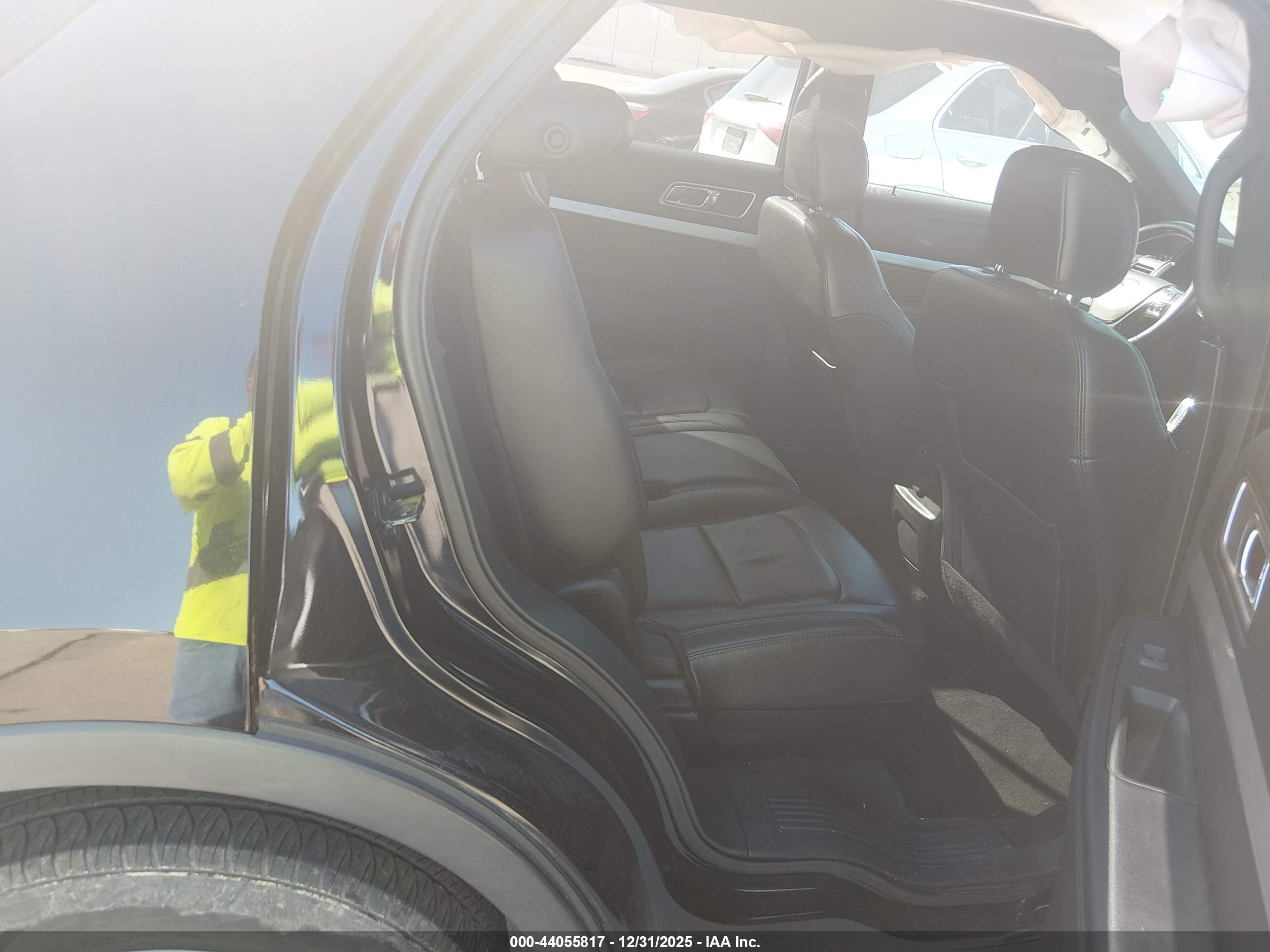 FORD EXPLORER image 8