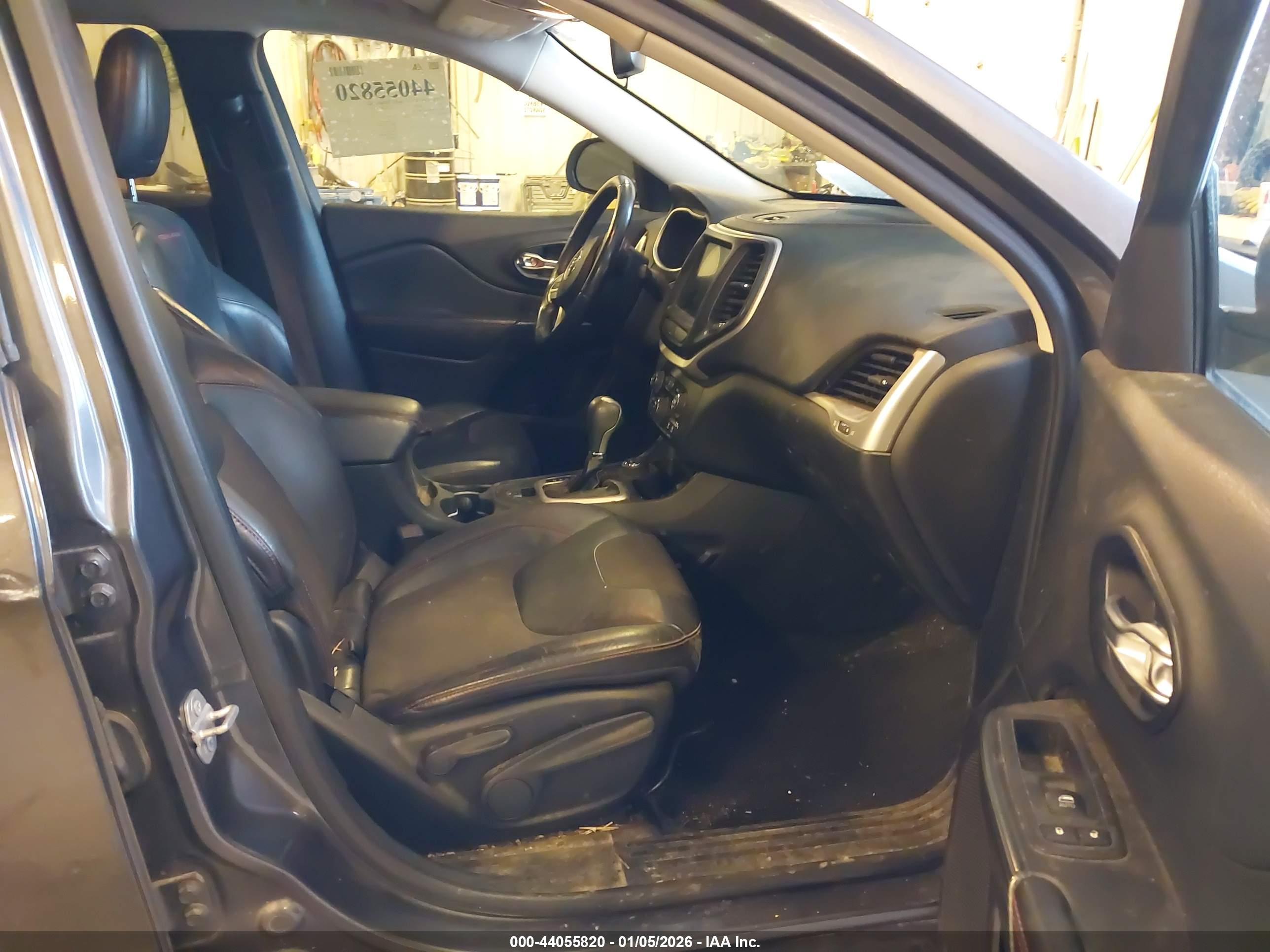 JEEP CHEROKEE image 5