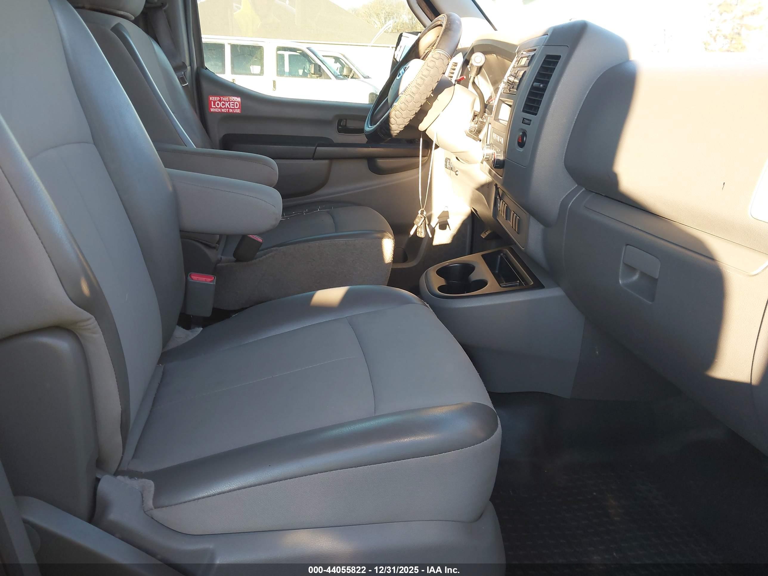 NISSAN NV image 5