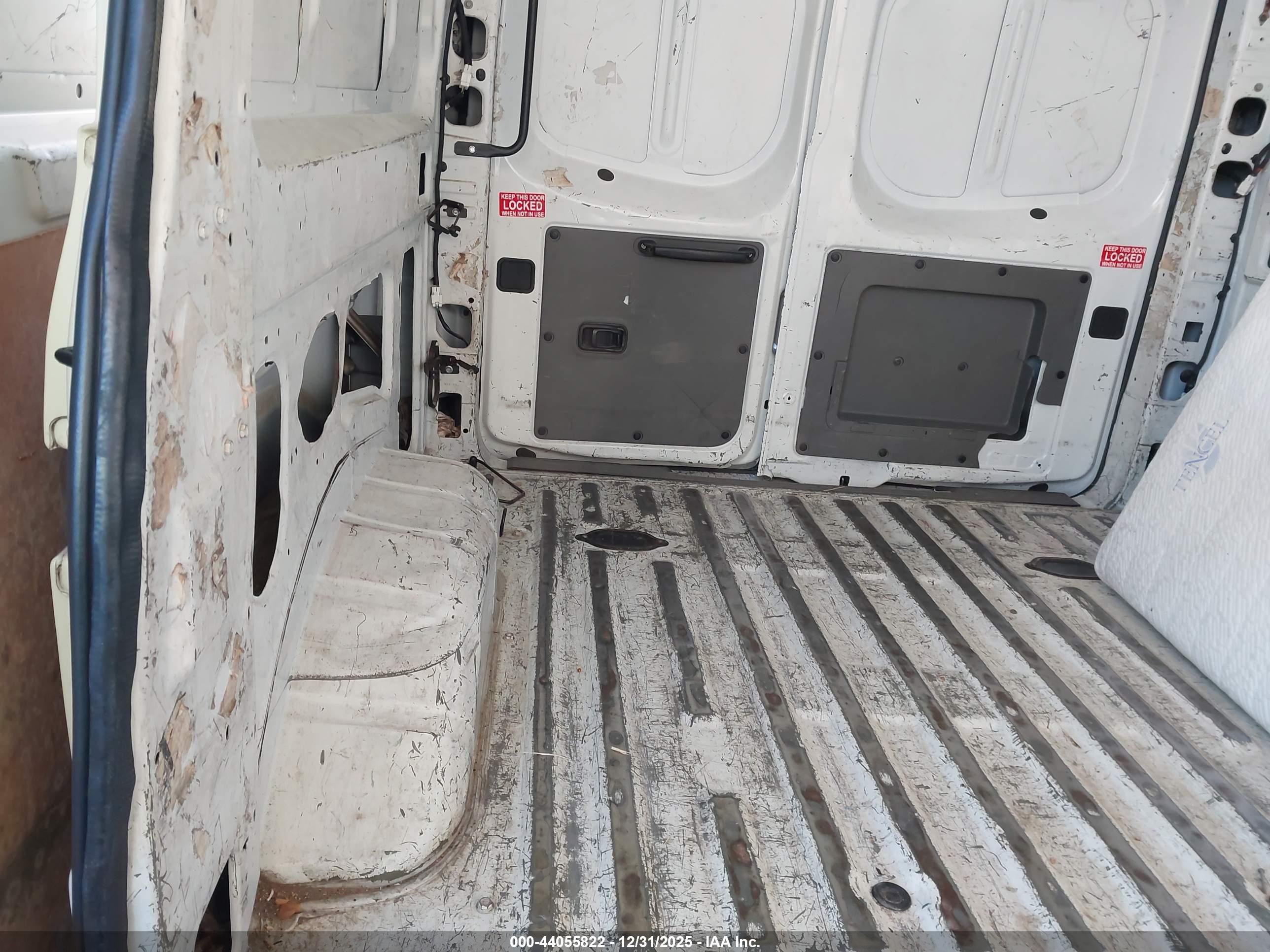 NISSAN NV image 8