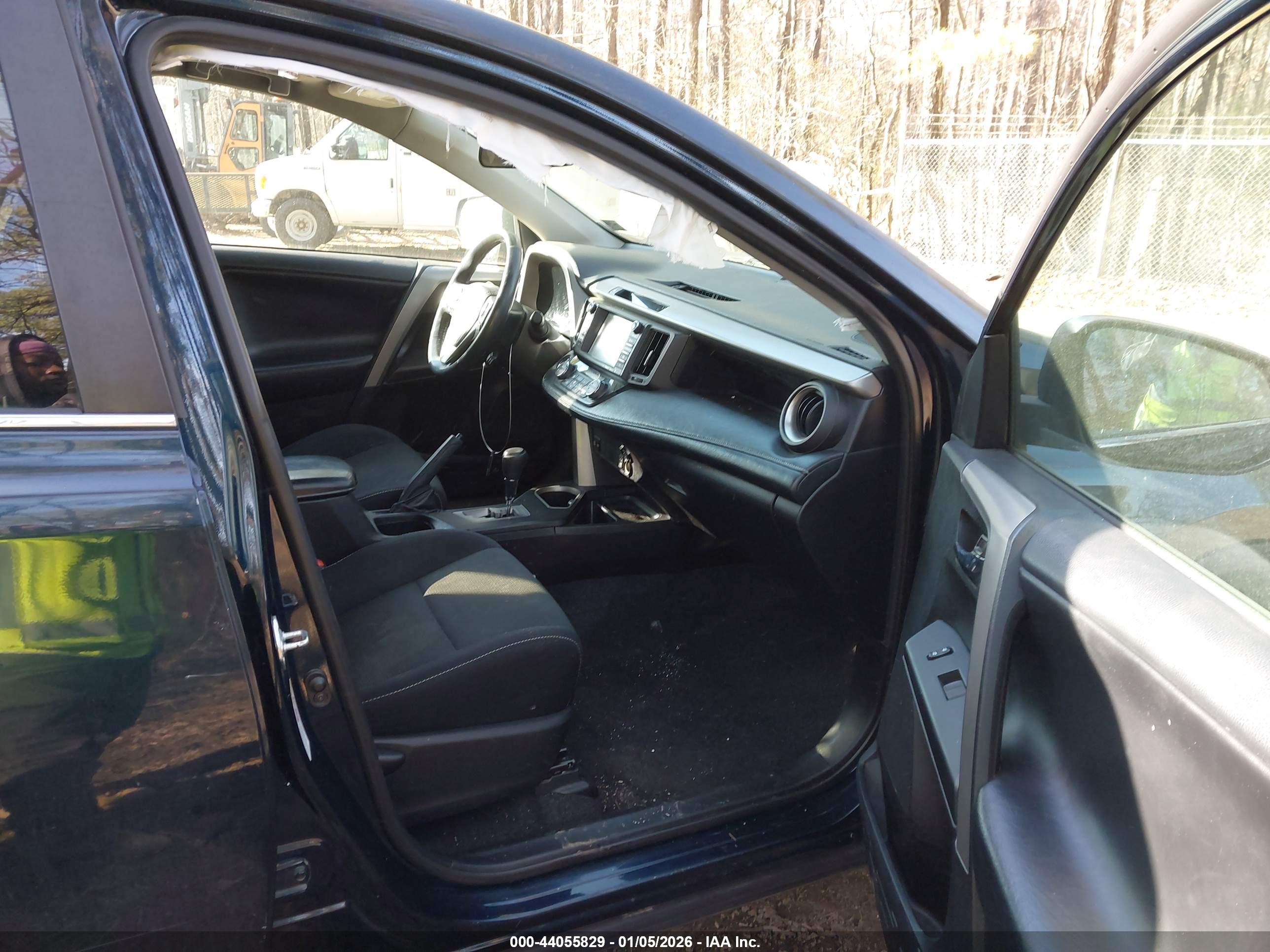TOYOTA RAV4 image 5