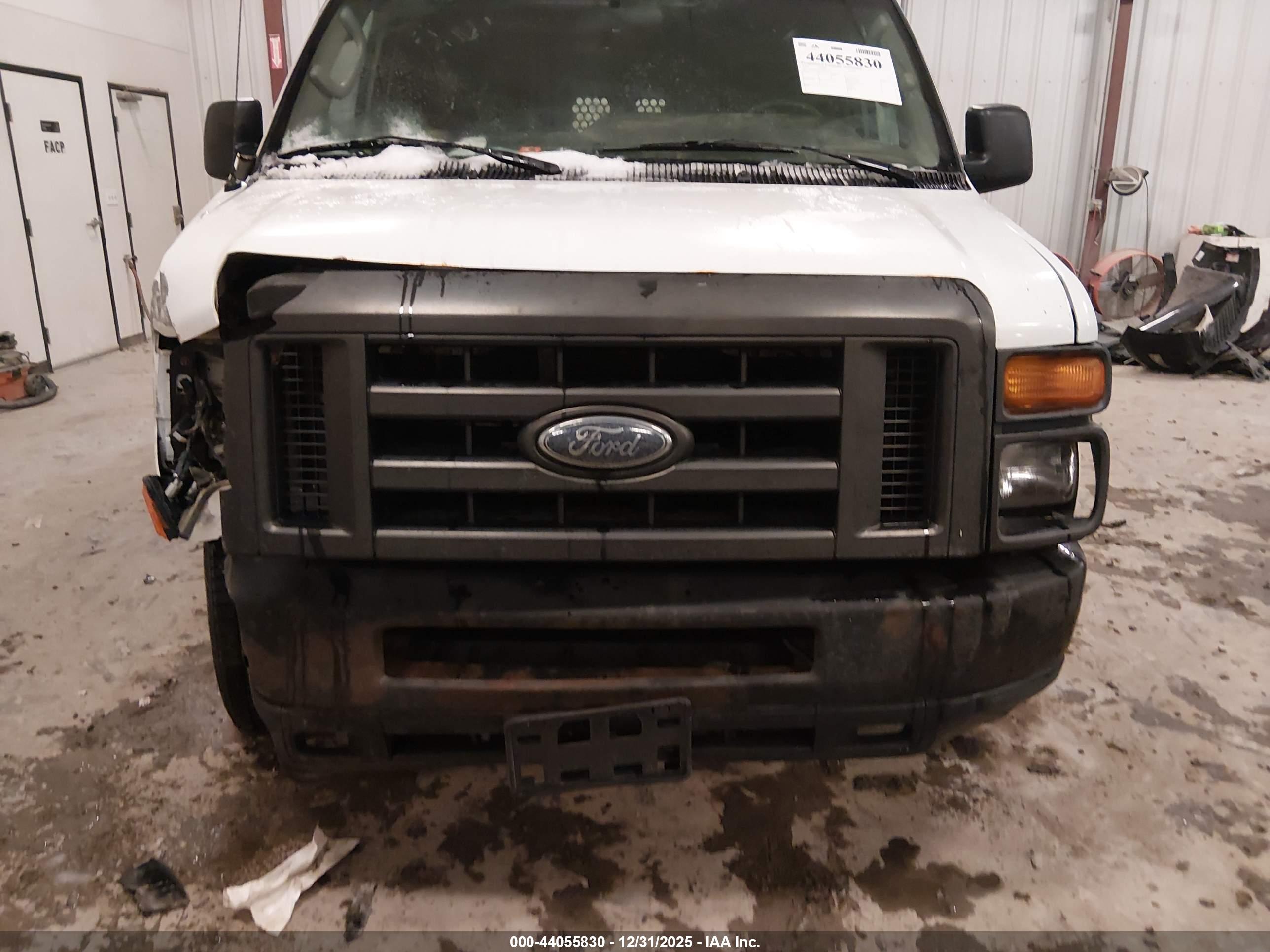 FORD E-250 image 6