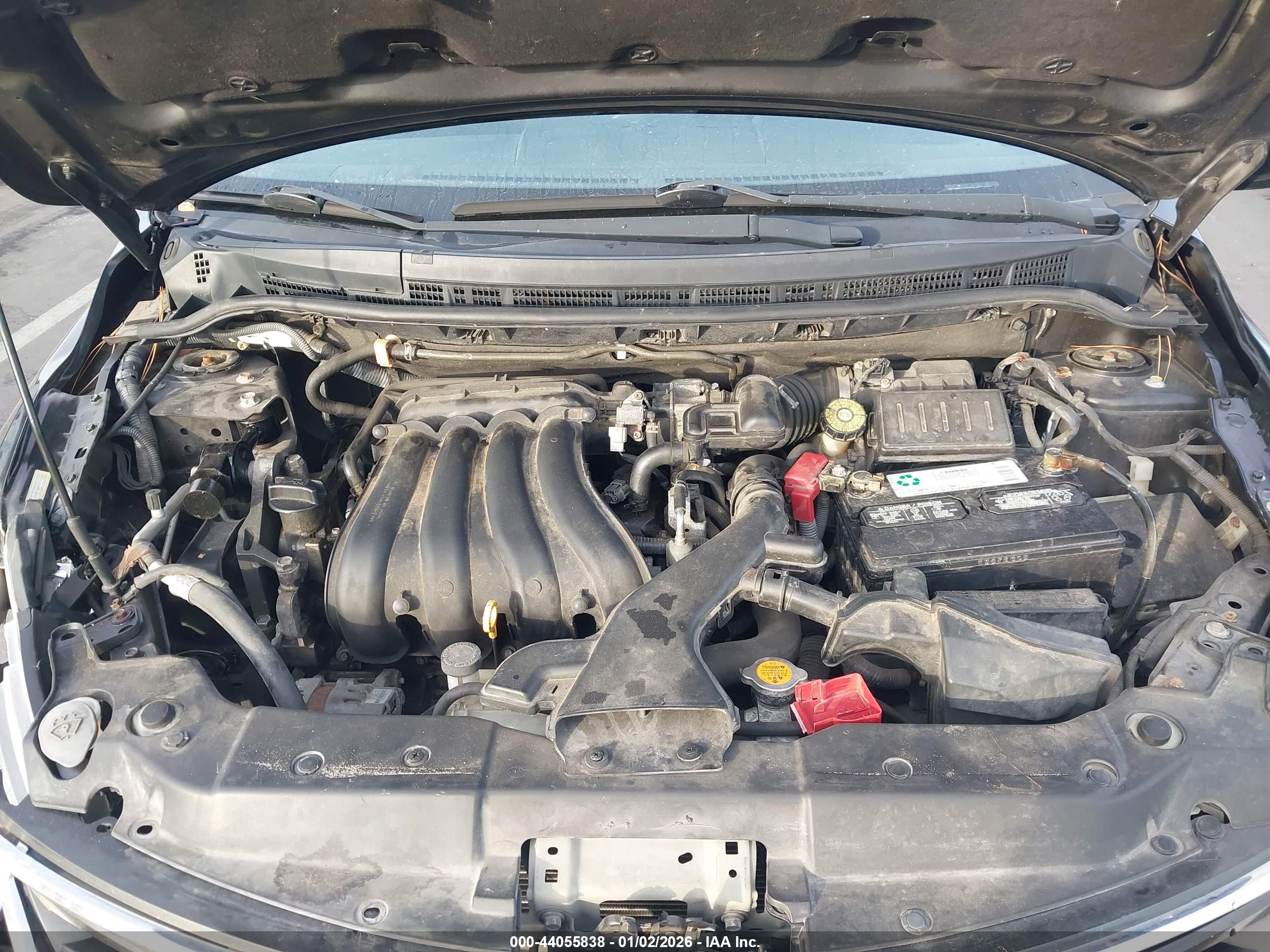 NISSAN VERSA image 10