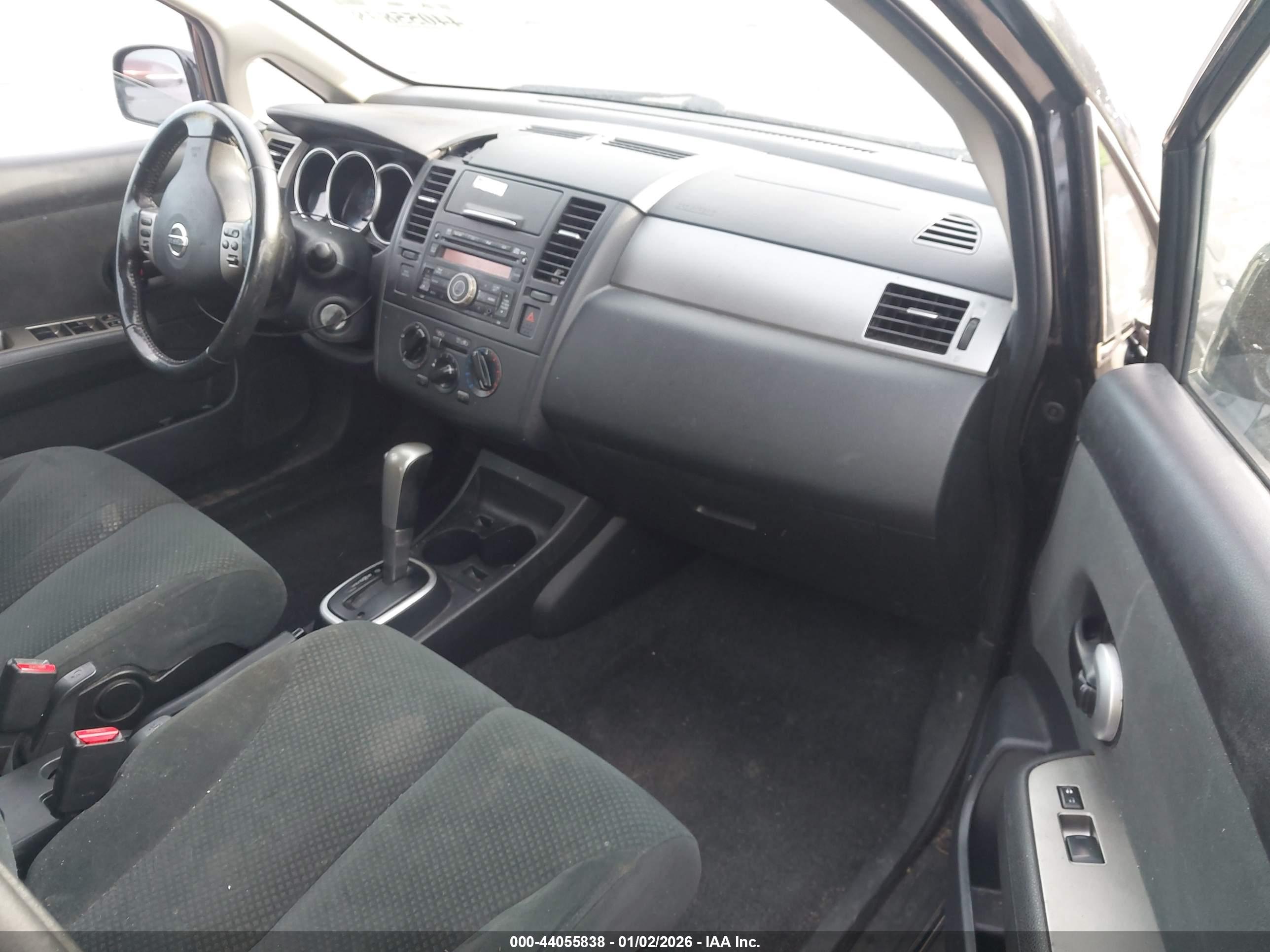 NISSAN VERSA image 5