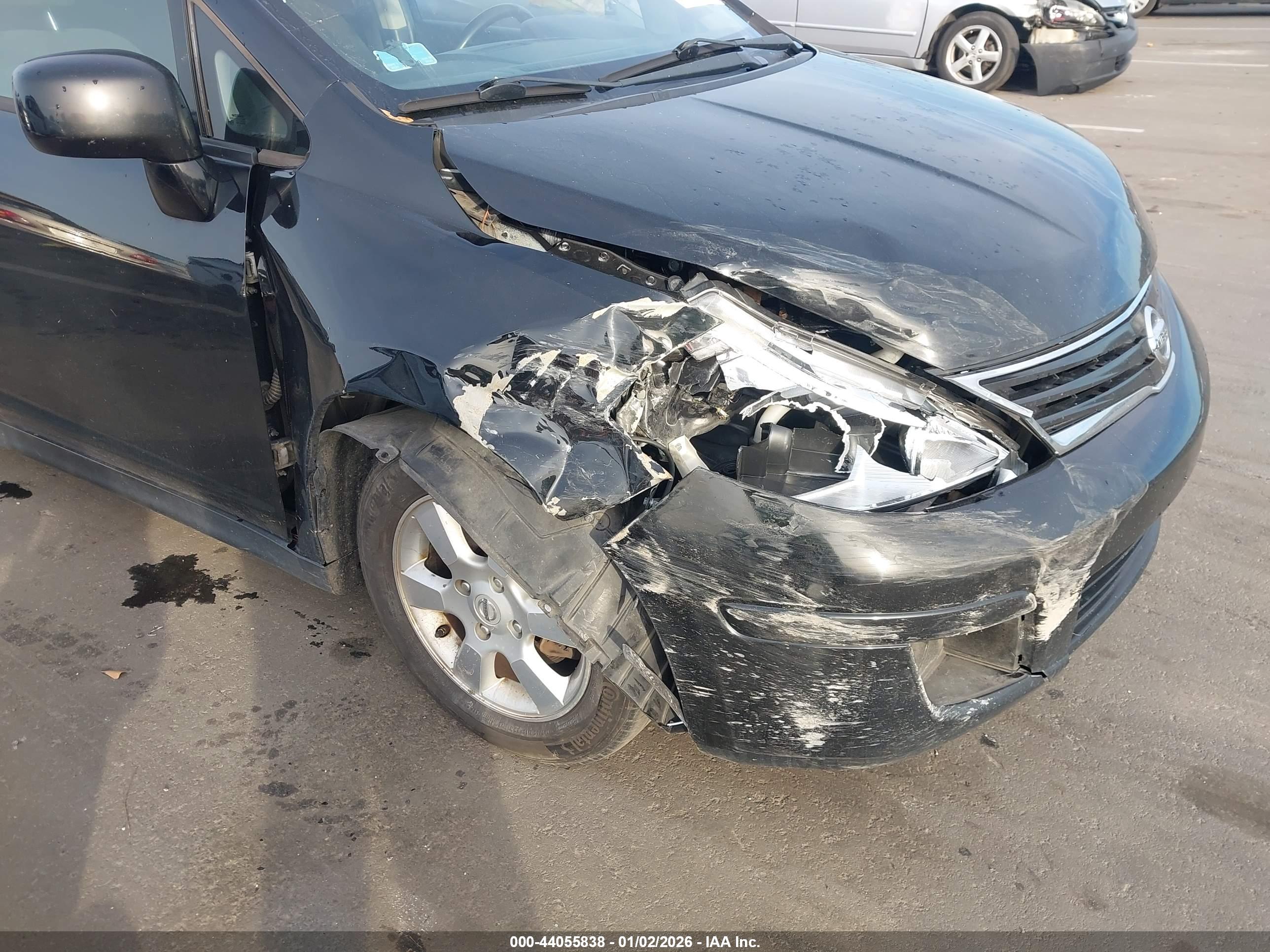 NISSAN VERSA image 6