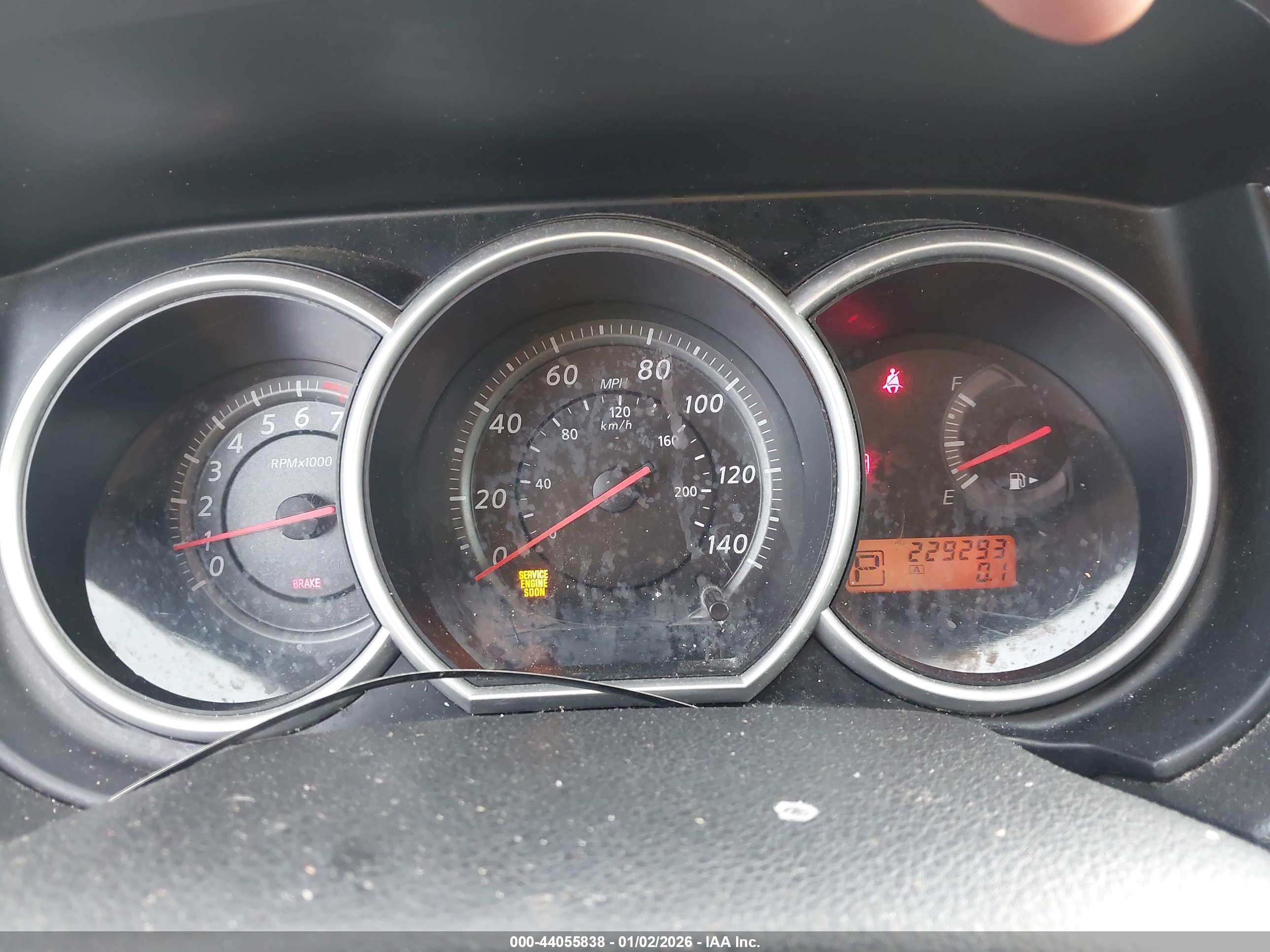 NISSAN VERSA image 7