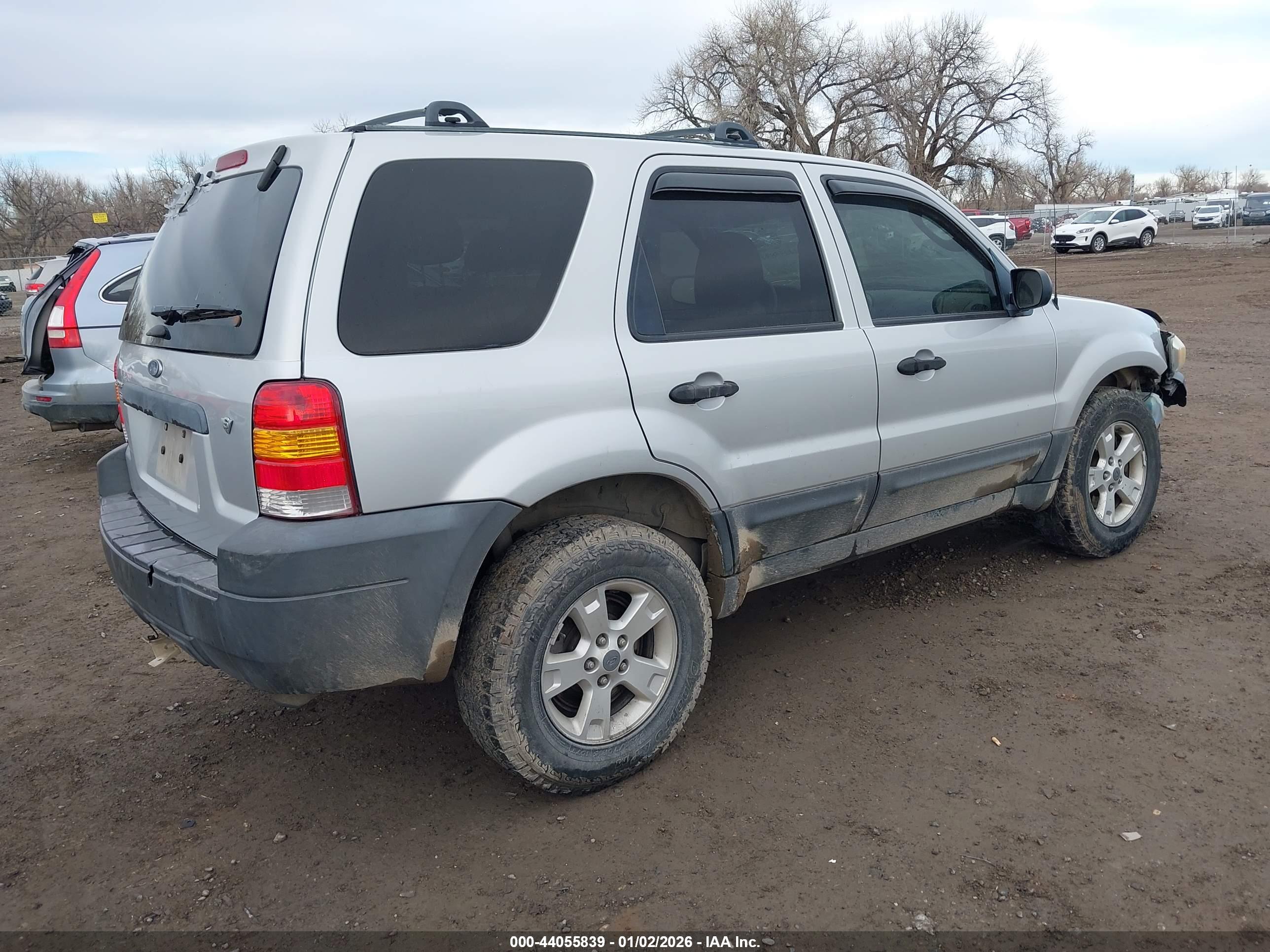 FORD ESCAPE image 4