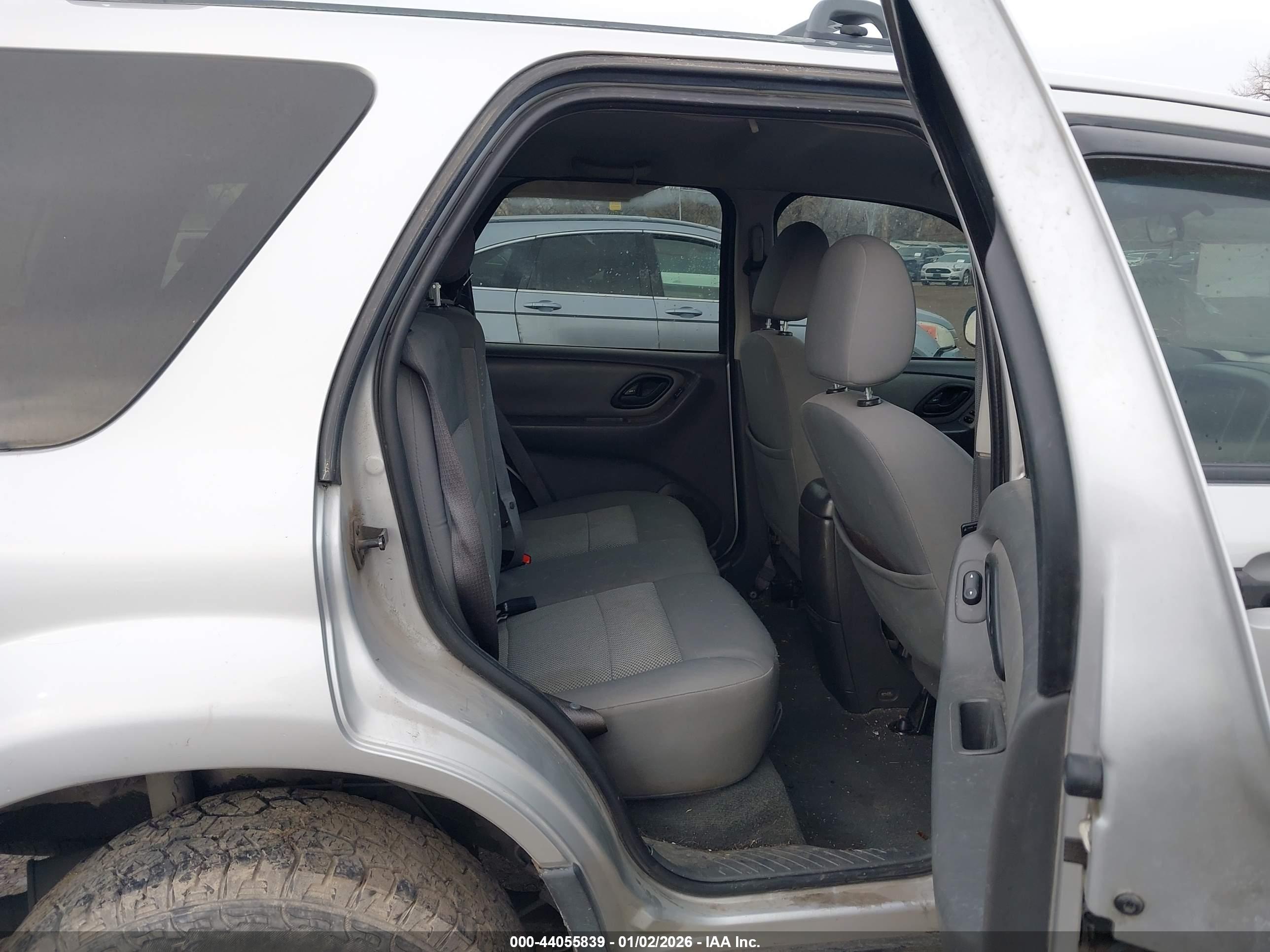FORD ESCAPE image 8