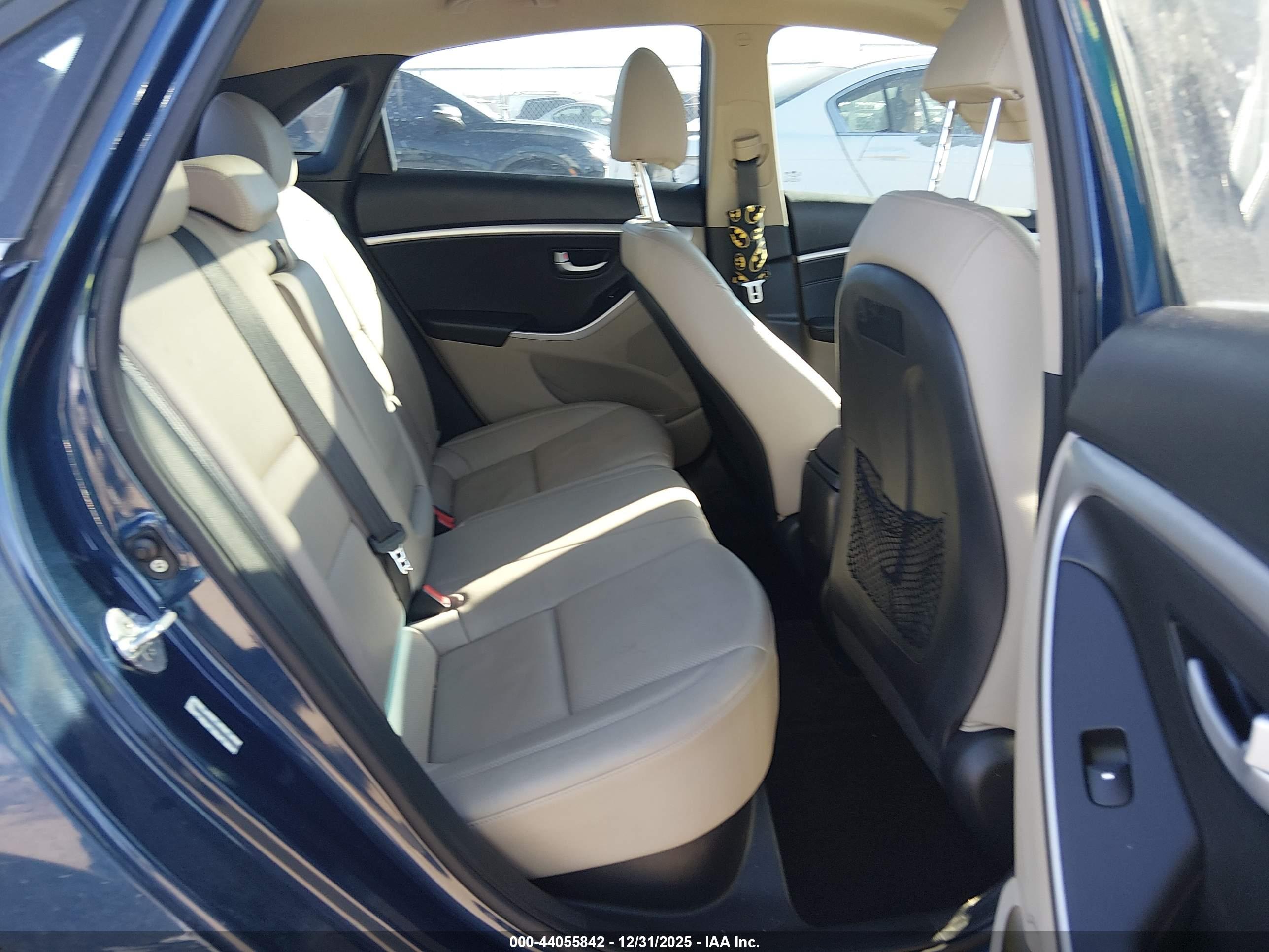 HYUNDAI ELANTRA image 8