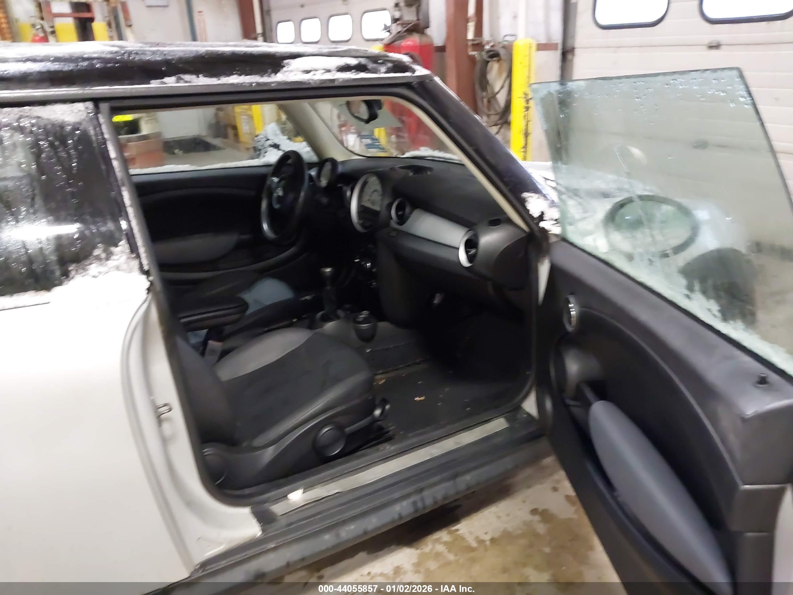 MINI COOPER image 5