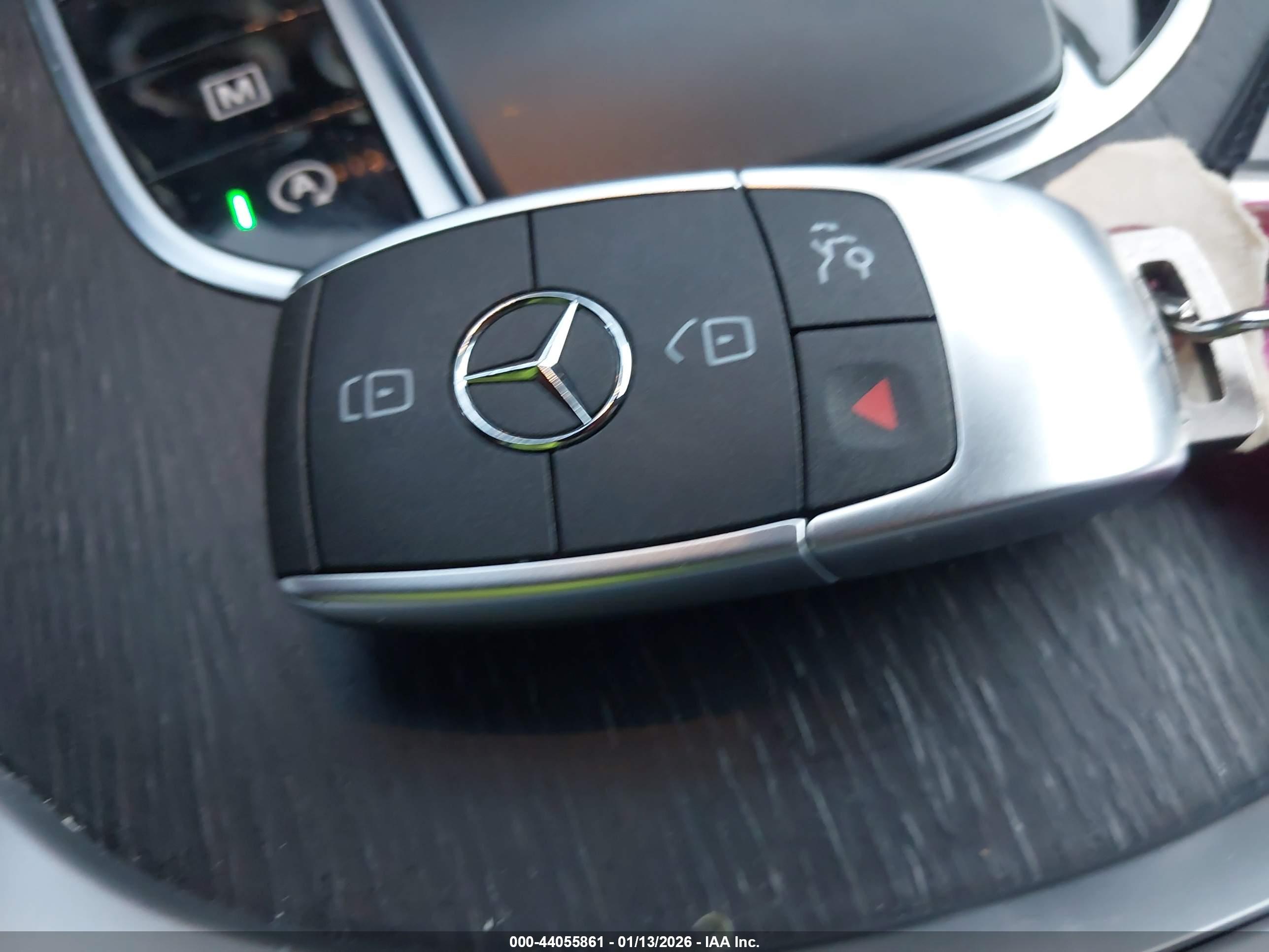 MERCEDES-BENZ GLC image 11