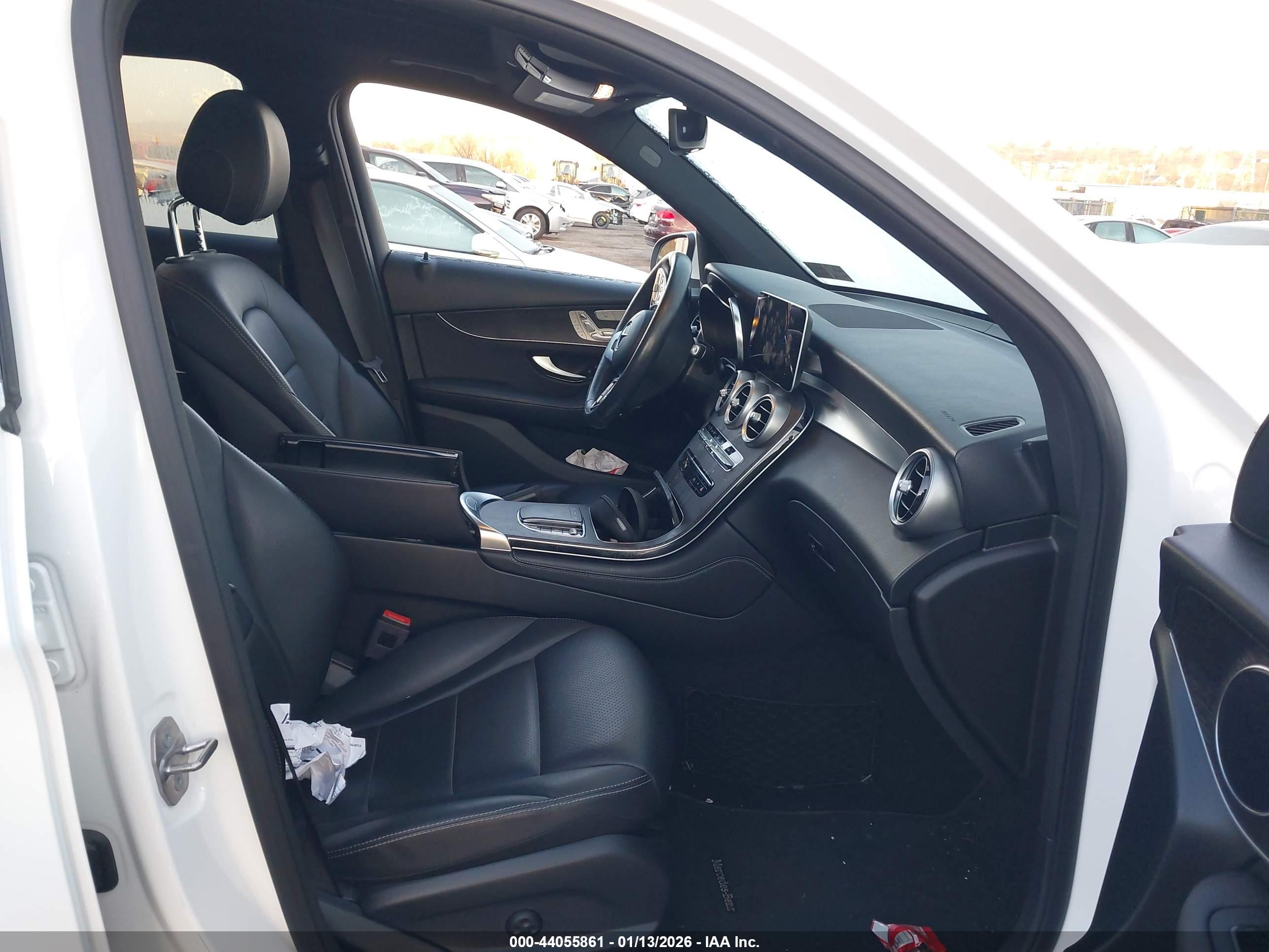 MERCEDES-BENZ GLC image 5