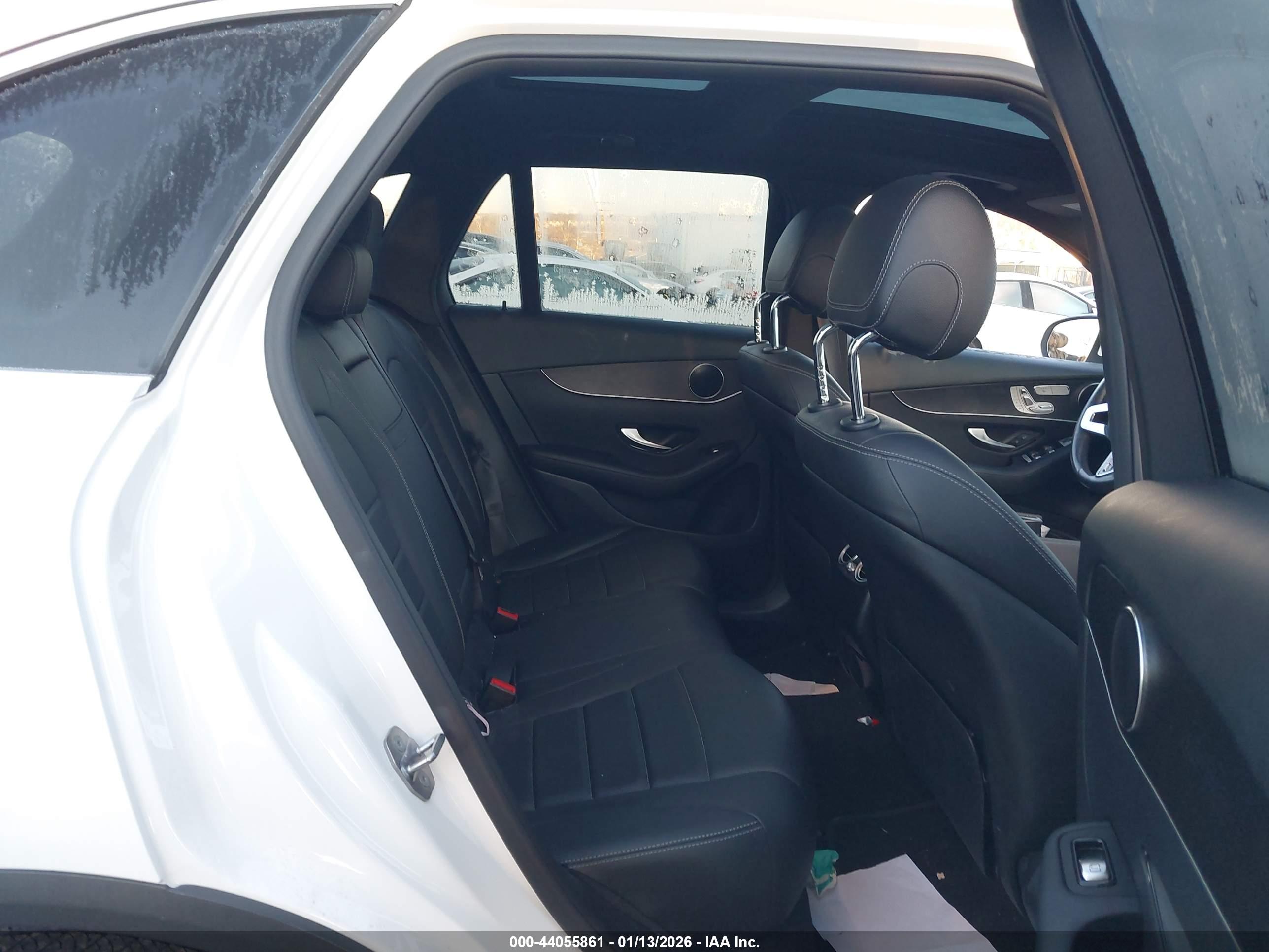 MERCEDES-BENZ GLC image 8