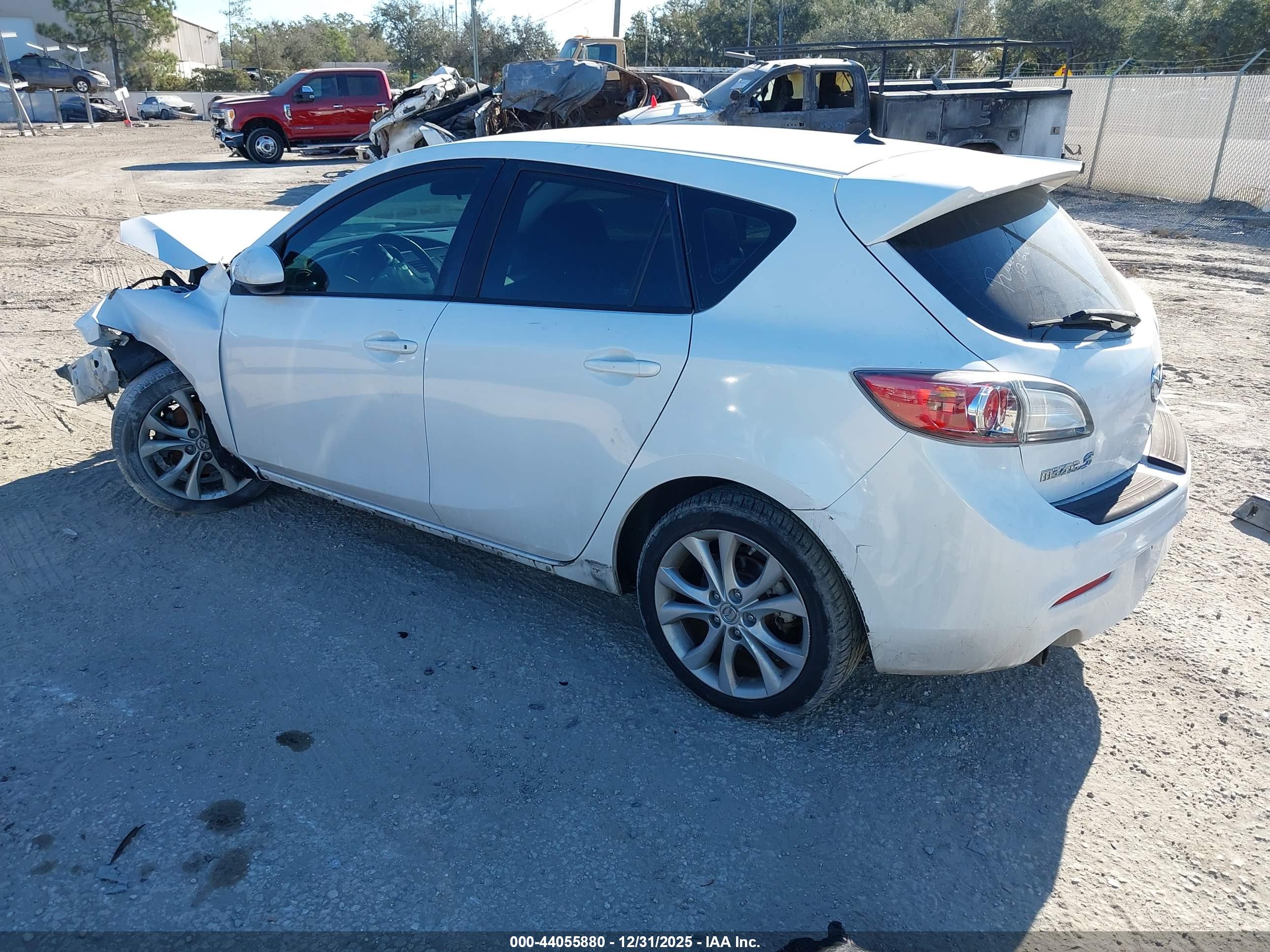 MAZDA MAZDA3 image 3