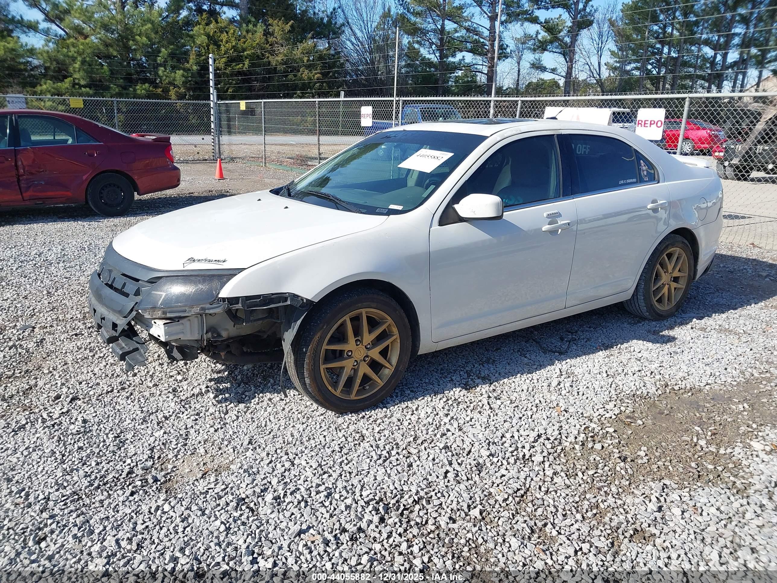 FORD FUSION image 2
