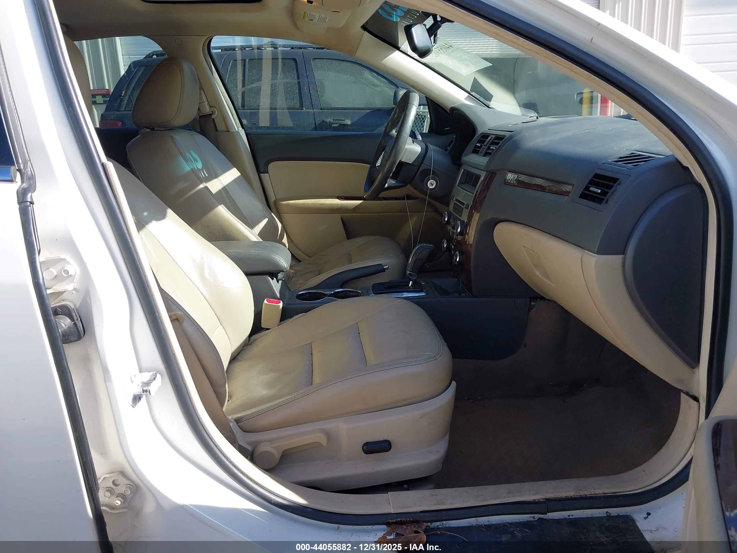 FORD FUSION image 5
