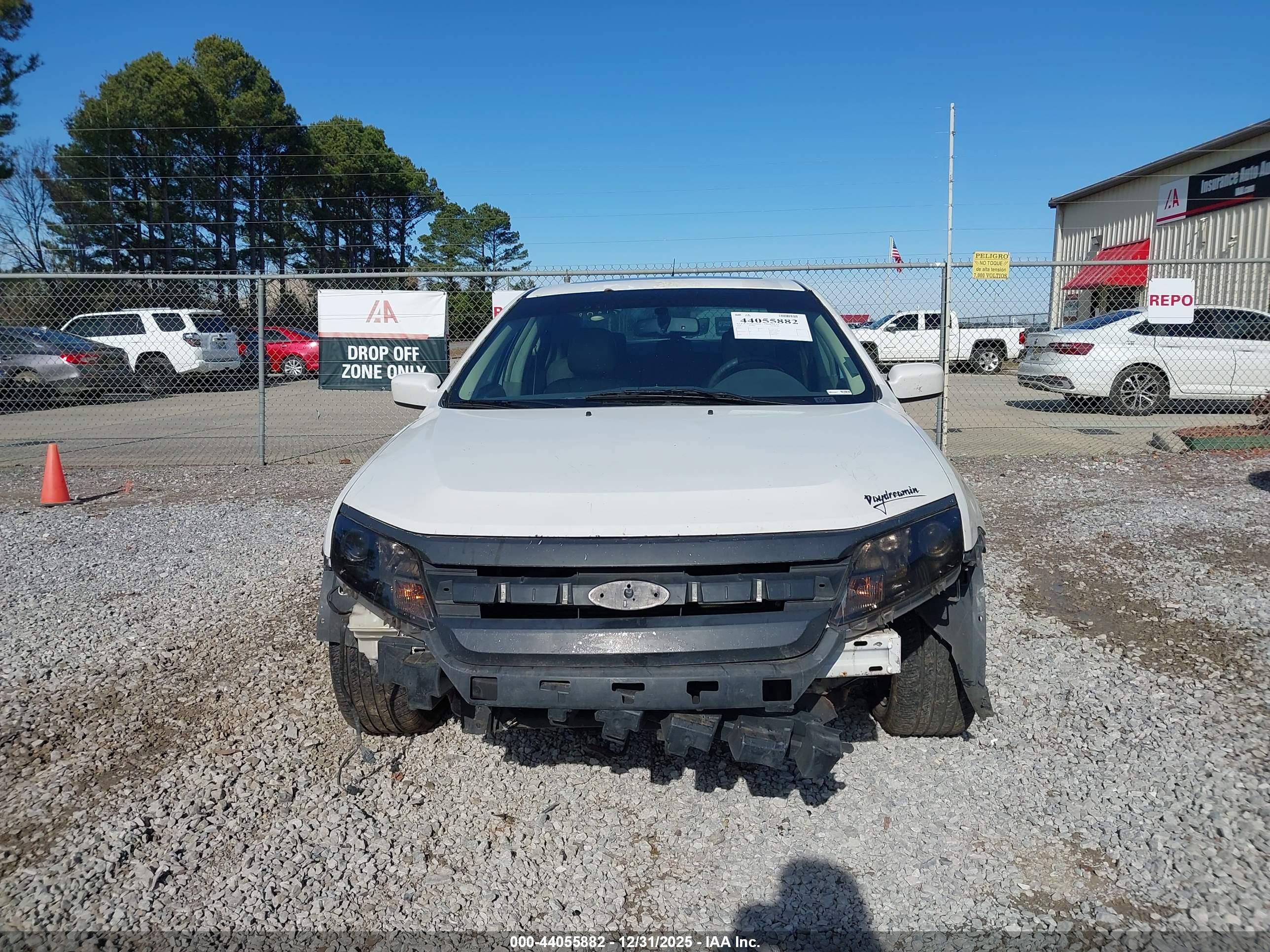 FORD FUSION image 6